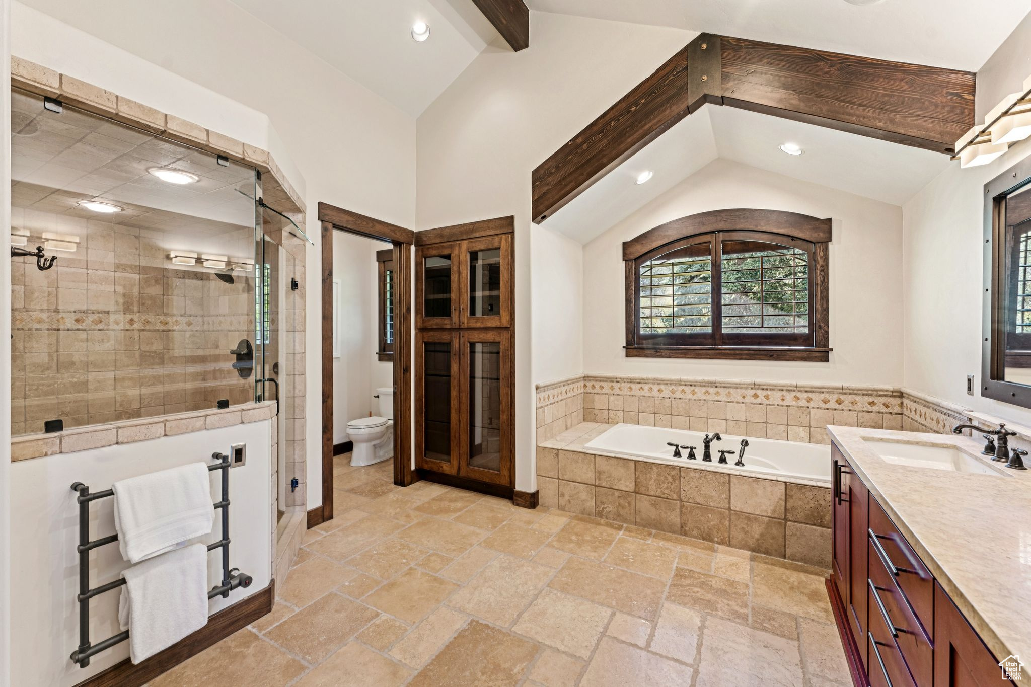 2510 QUEEN ESTHER DR