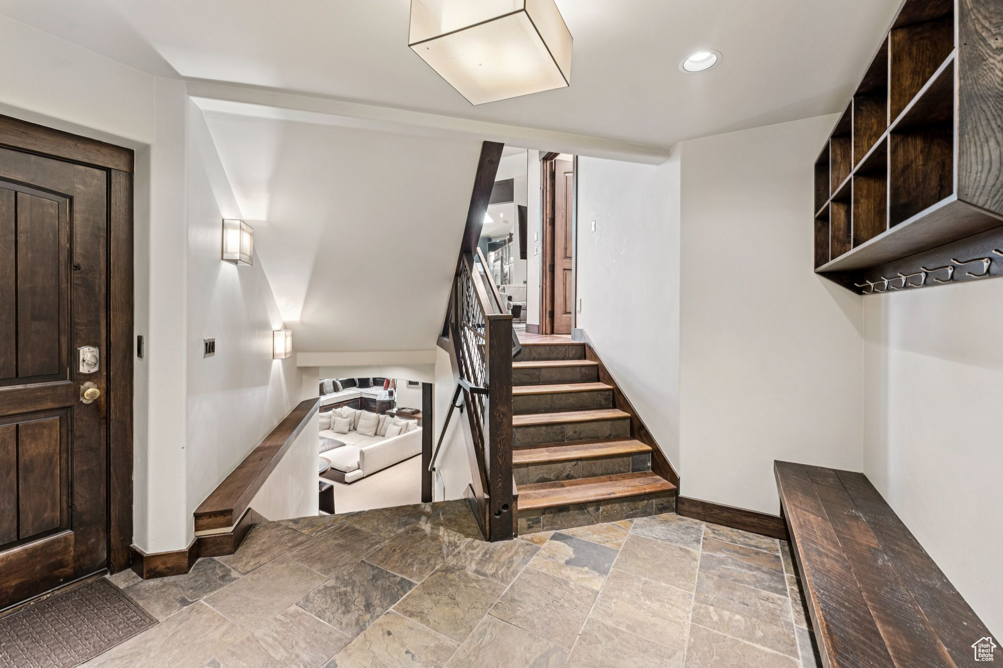 2510 QUEEN ESTHER DR