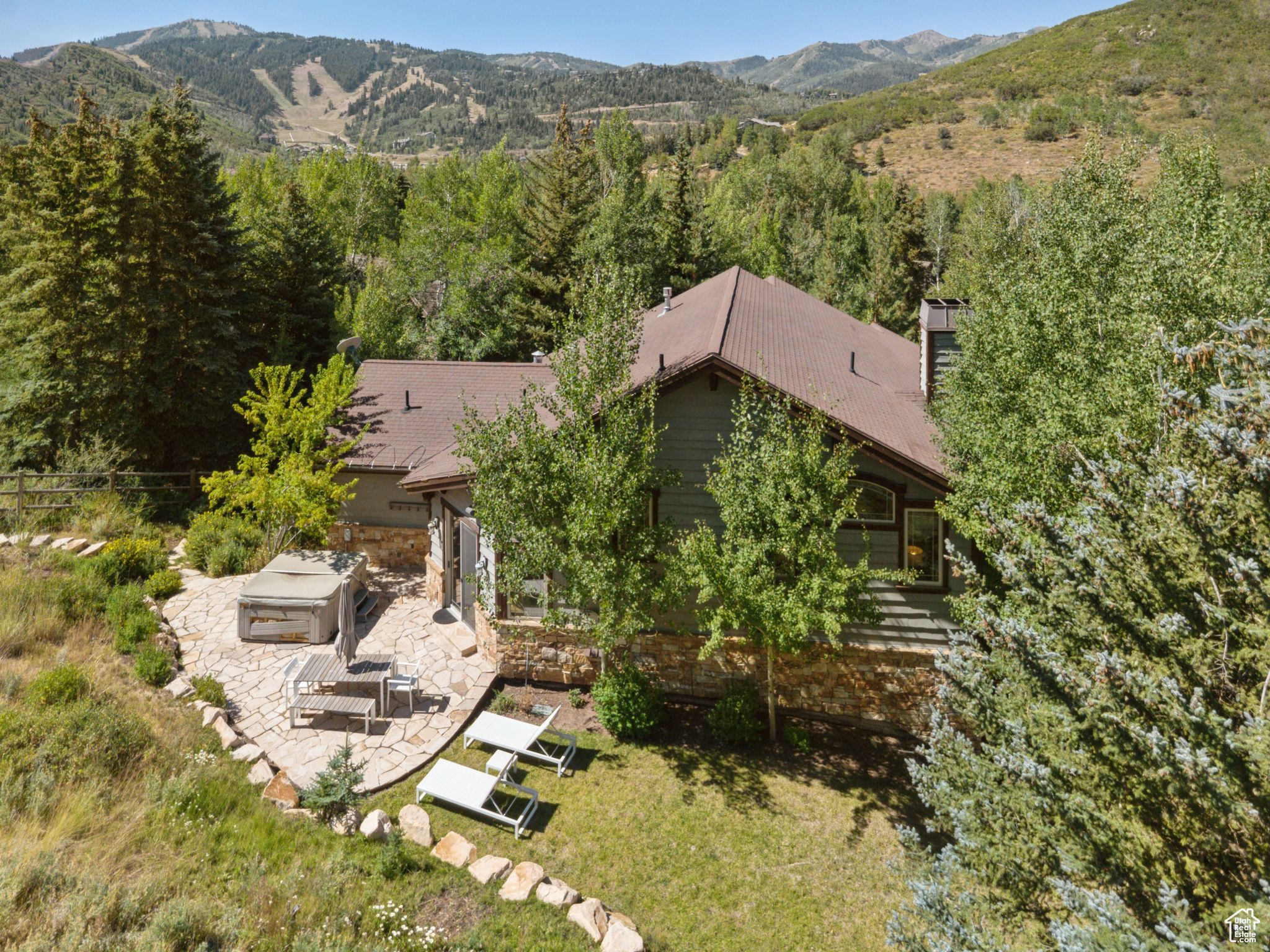 2510 QUEEN ESTHER DR
