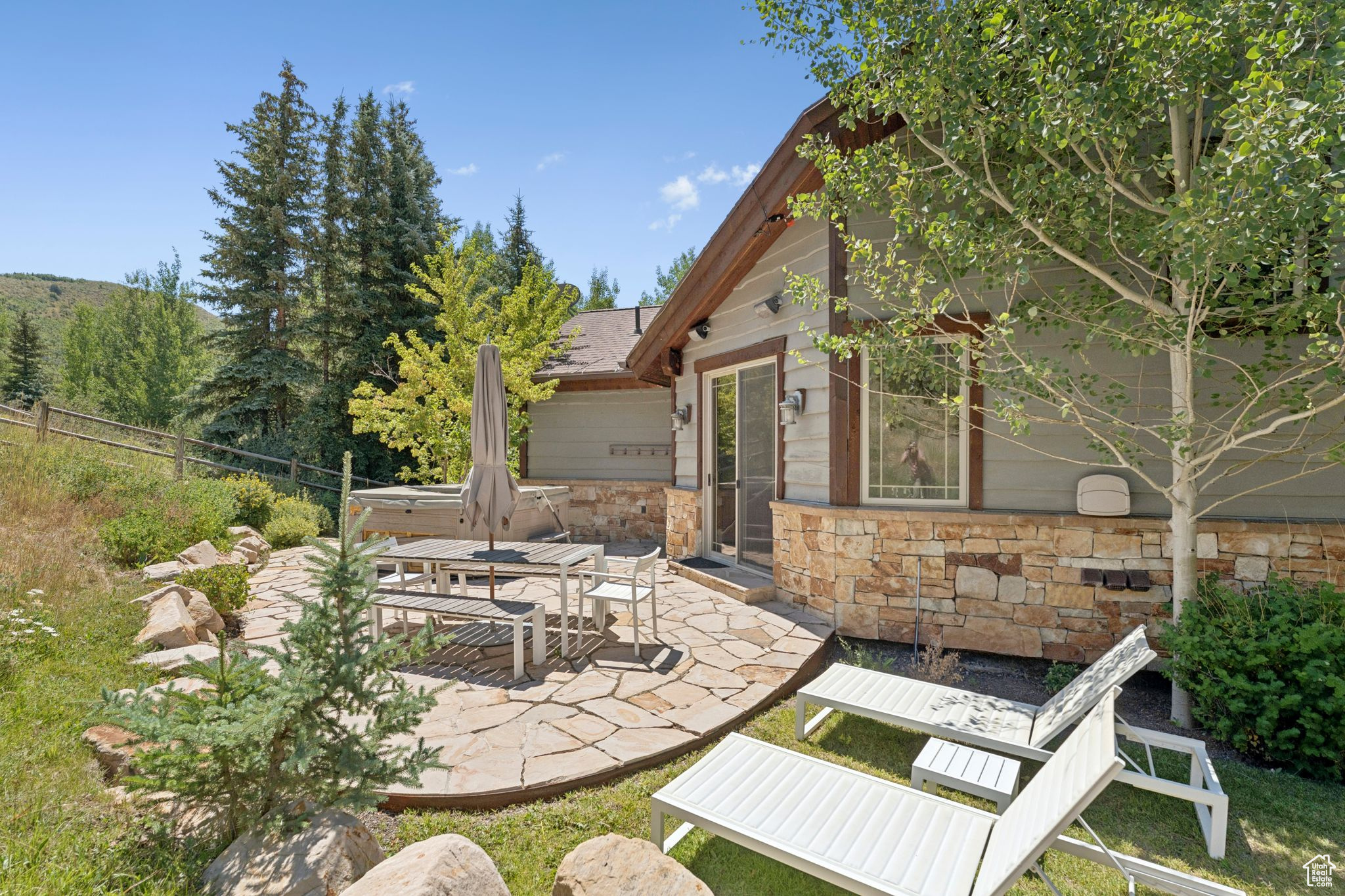 2510 QUEEN ESTHER DR