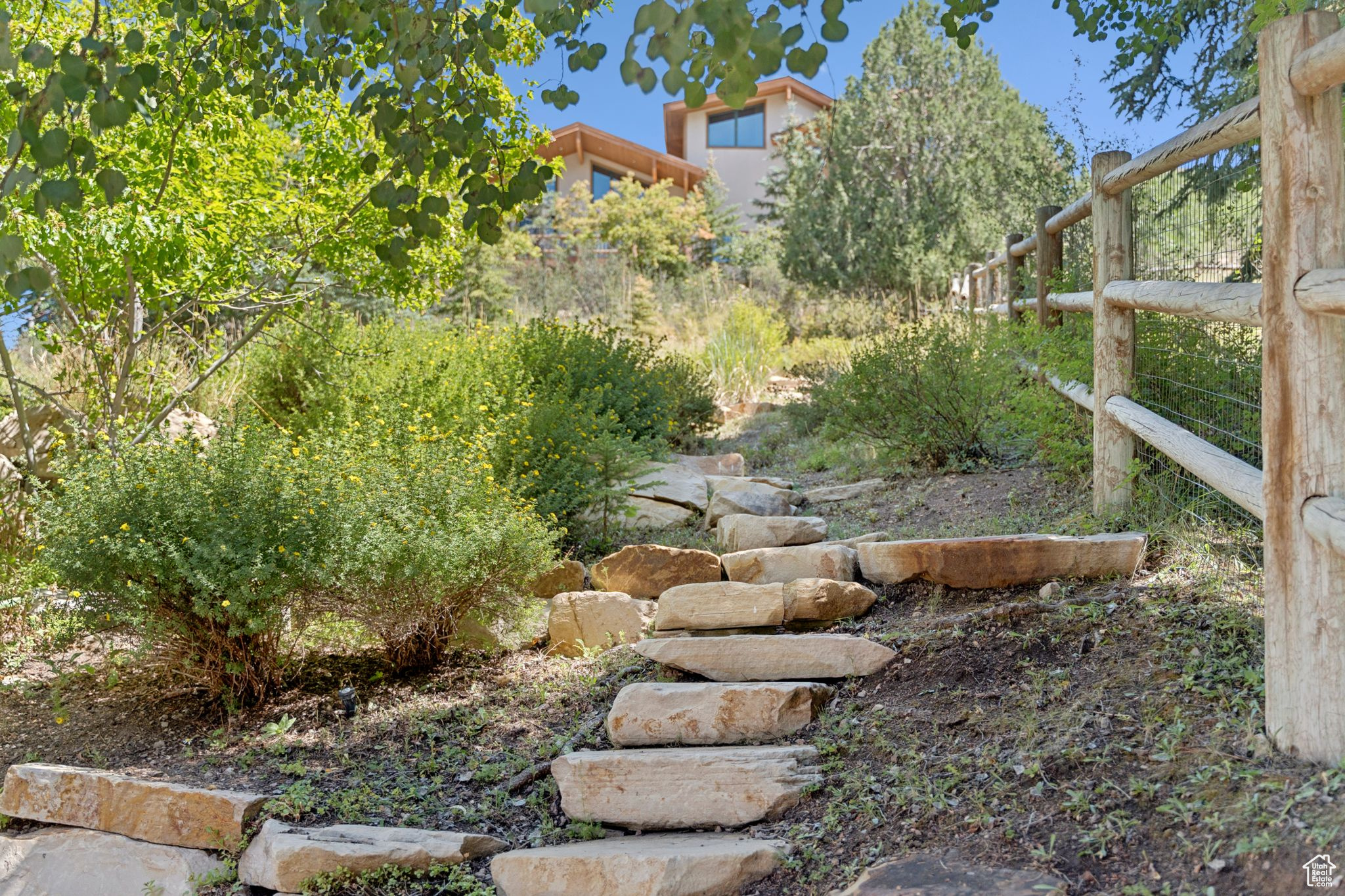 2510 QUEEN ESTHER DR