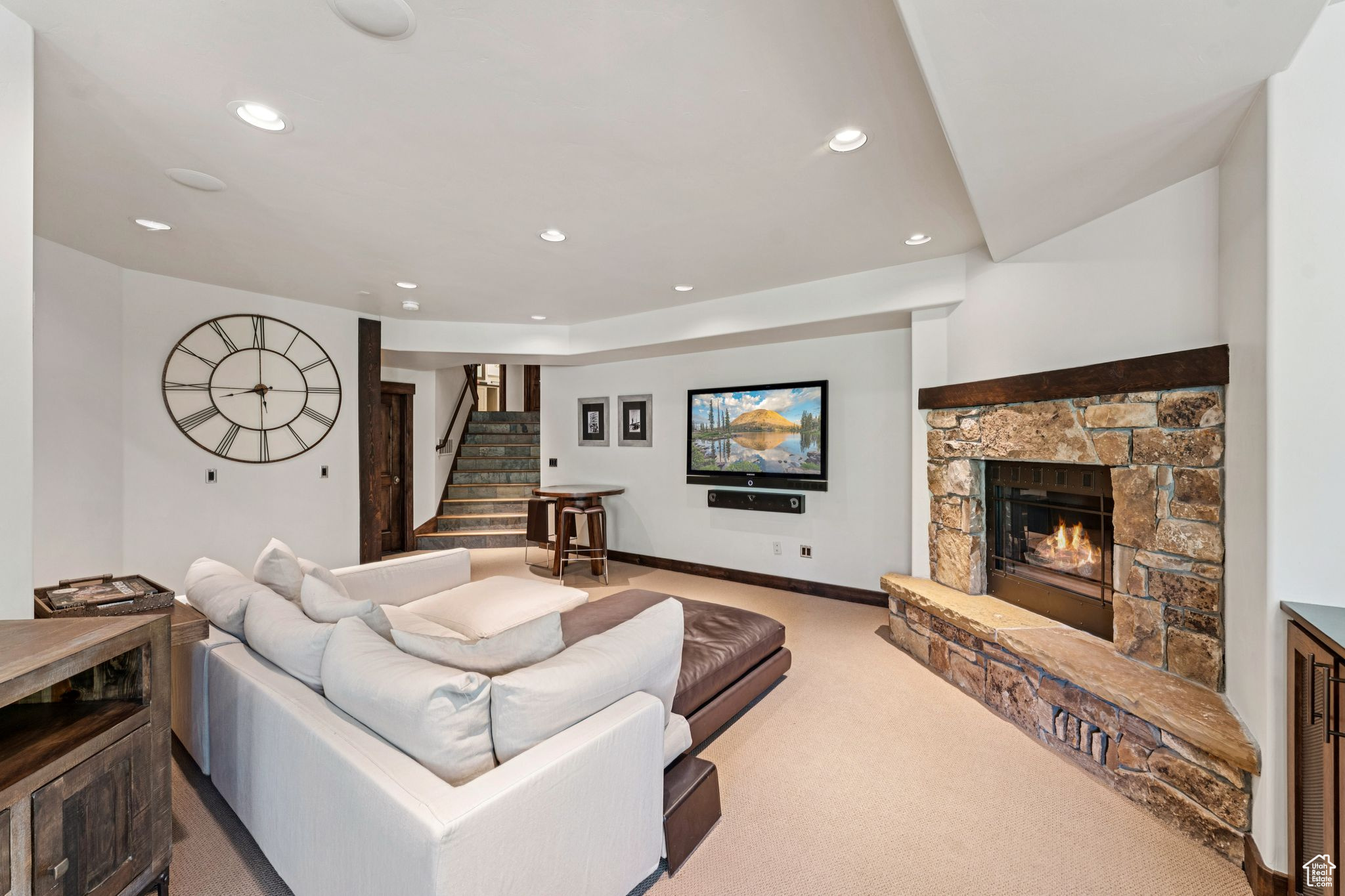 2510 QUEEN ESTHER DR