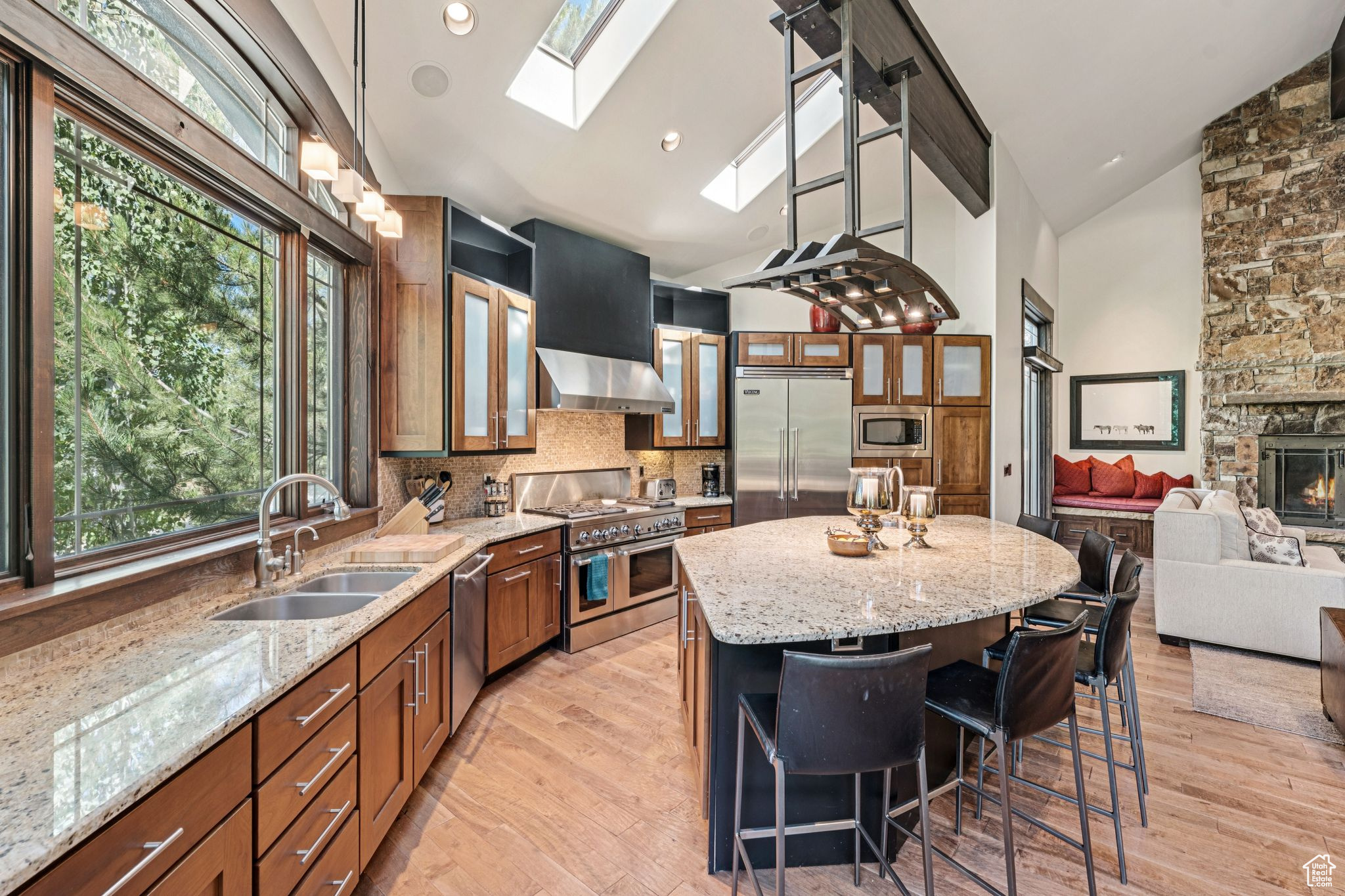 2510 QUEEN ESTHER DR