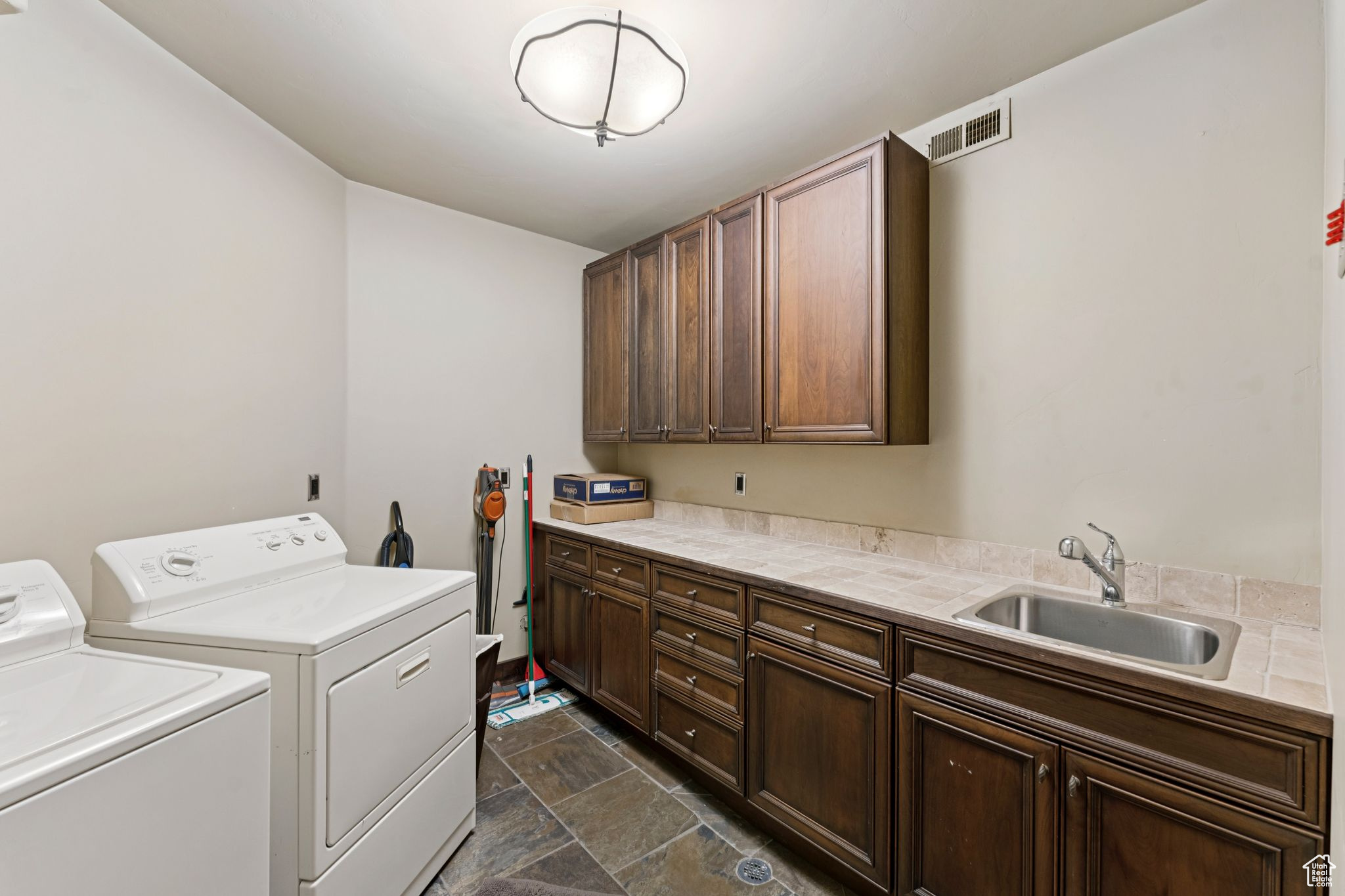 2510 QUEEN ESTHER DR