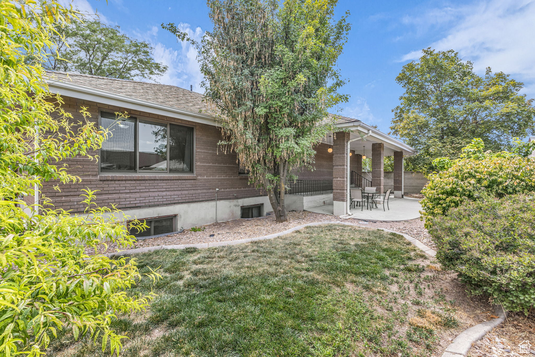 2044 W CEDAR BREAKS DR