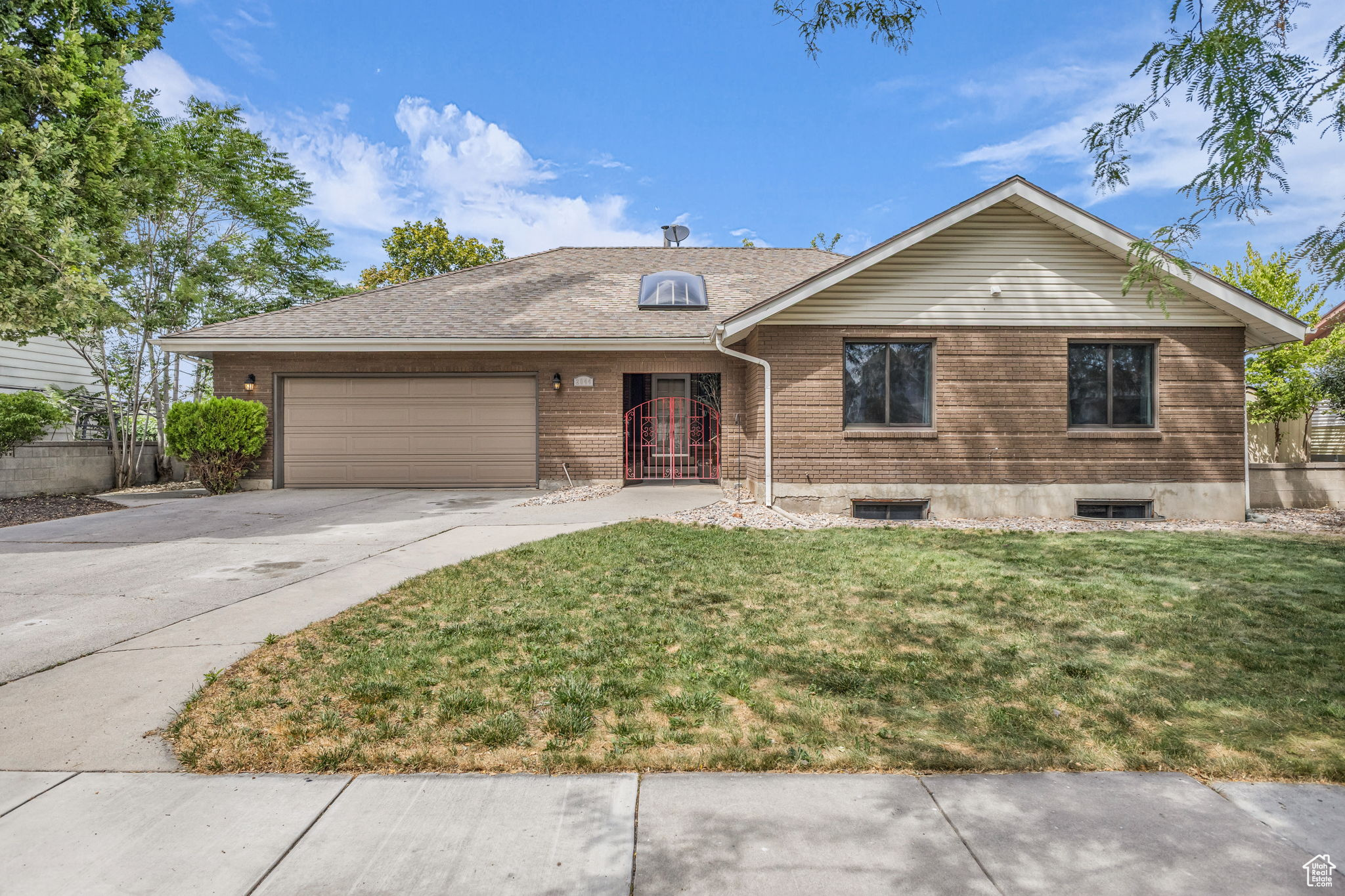 2044 W CEDAR BREAKS DR