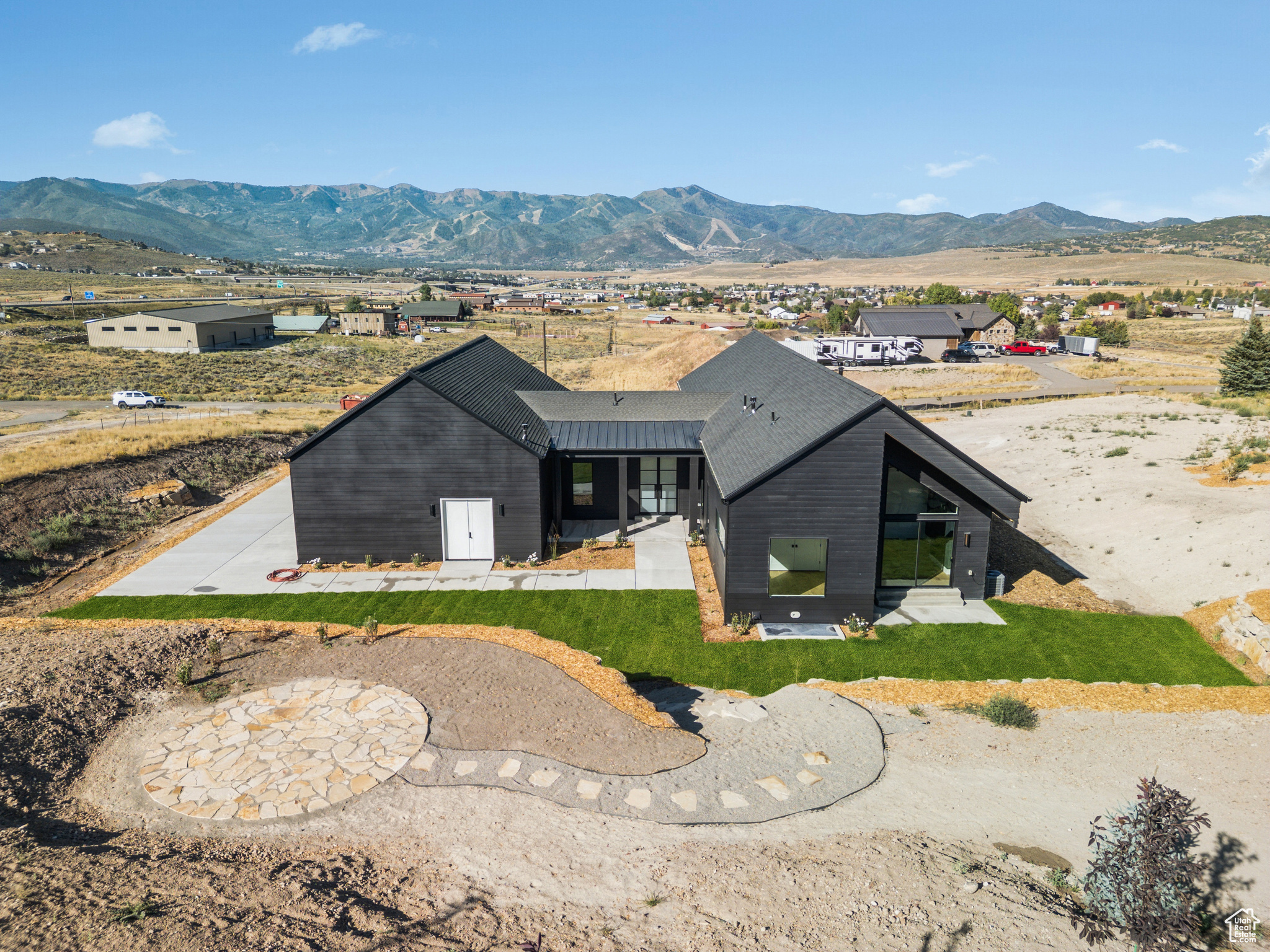 7382 ECHO LN