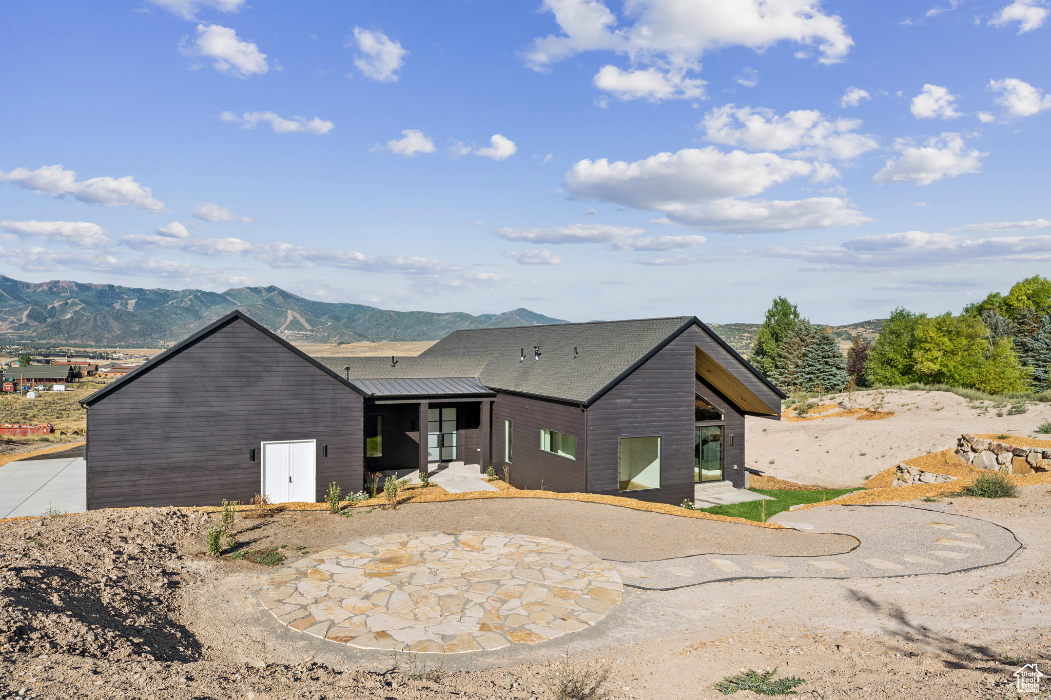 7382 ECHO LN
