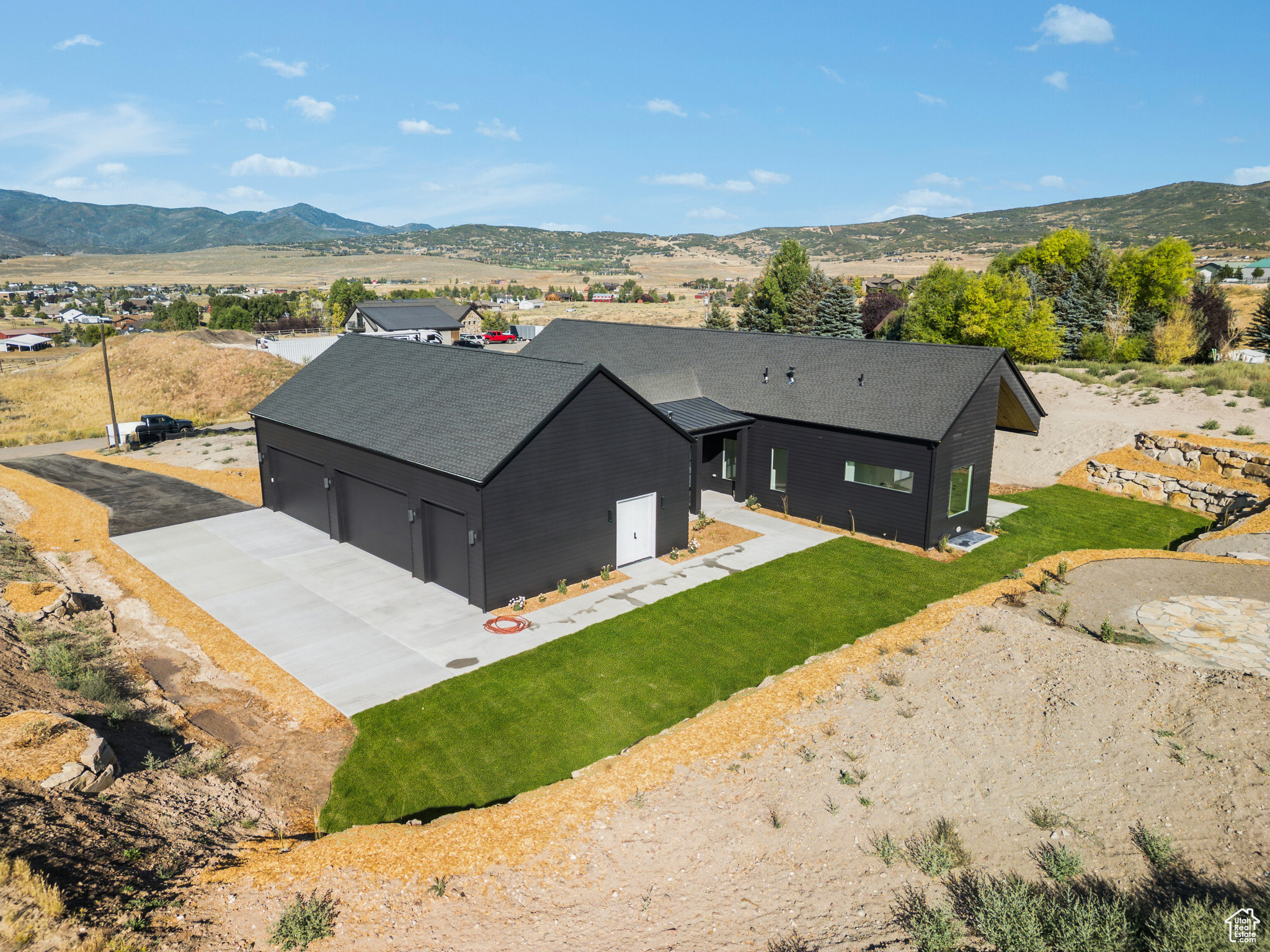7382 ECHO LN