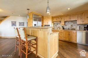 3855 GRAND SUMMIT DR #702 Q3