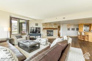 3855 GRAND SUMMIT DR #702 Q3