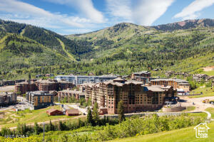 3855 GRAND SUMMIT DR #702 Q3