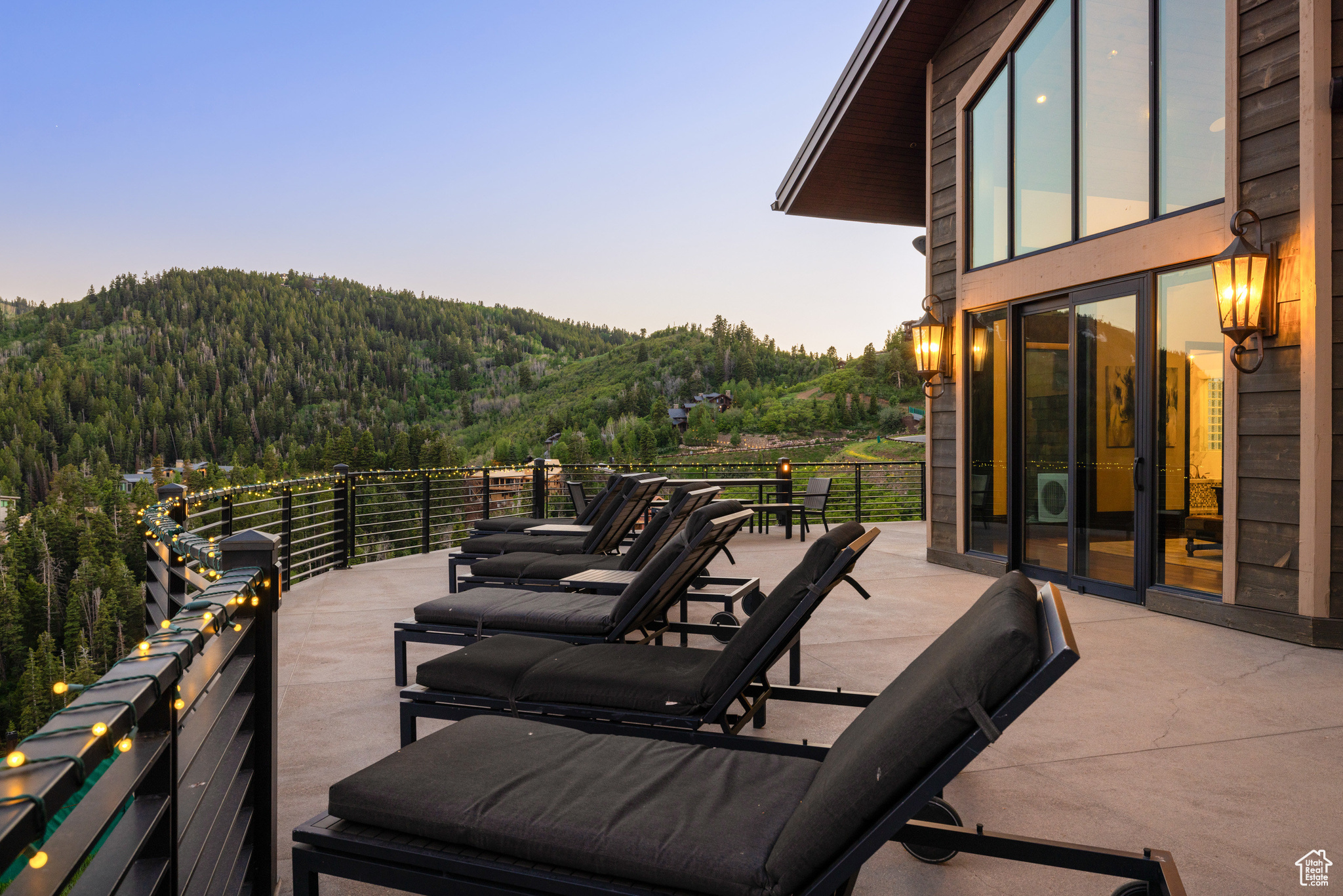 9985 SUMMIT VIEW DR