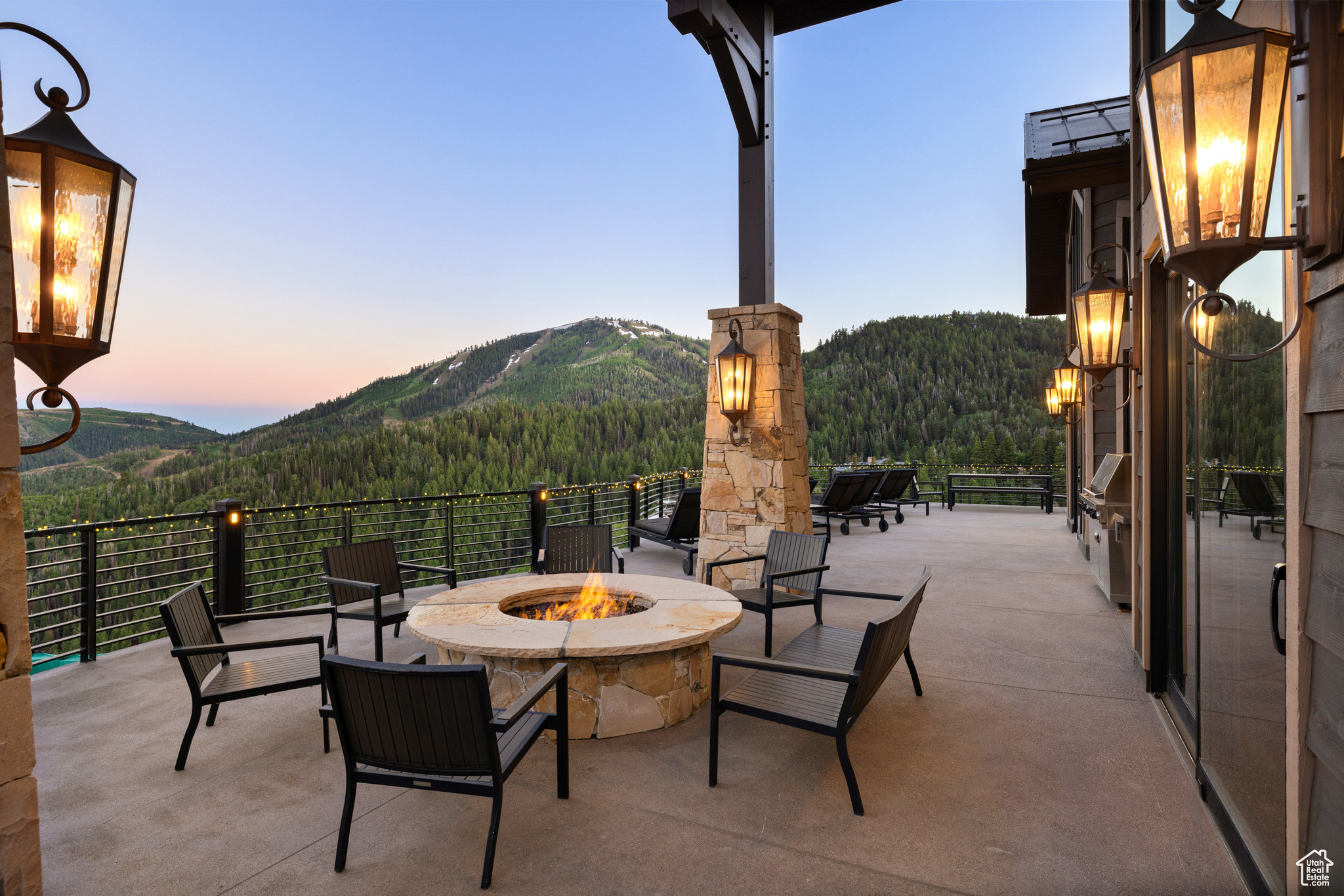 9985 SUMMIT VIEW DR