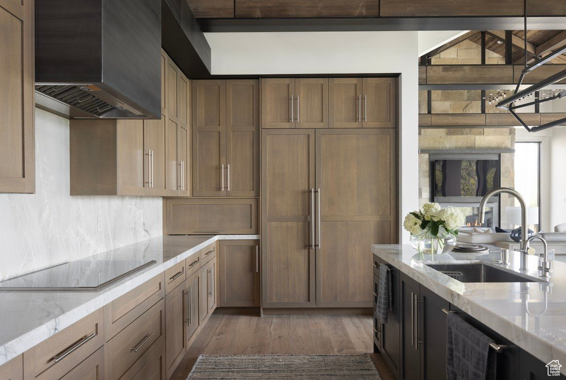 8927 MOONSHADOW CT