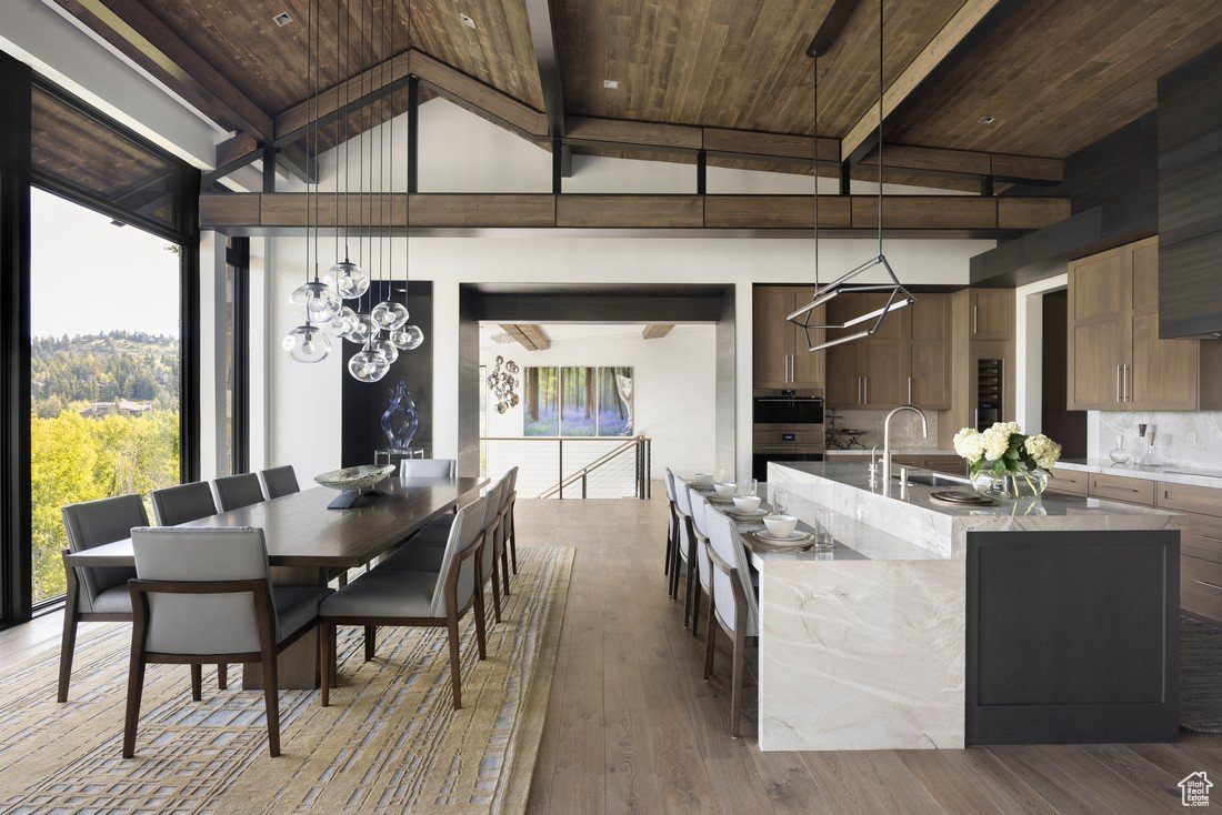8927 MOONSHADOW CT