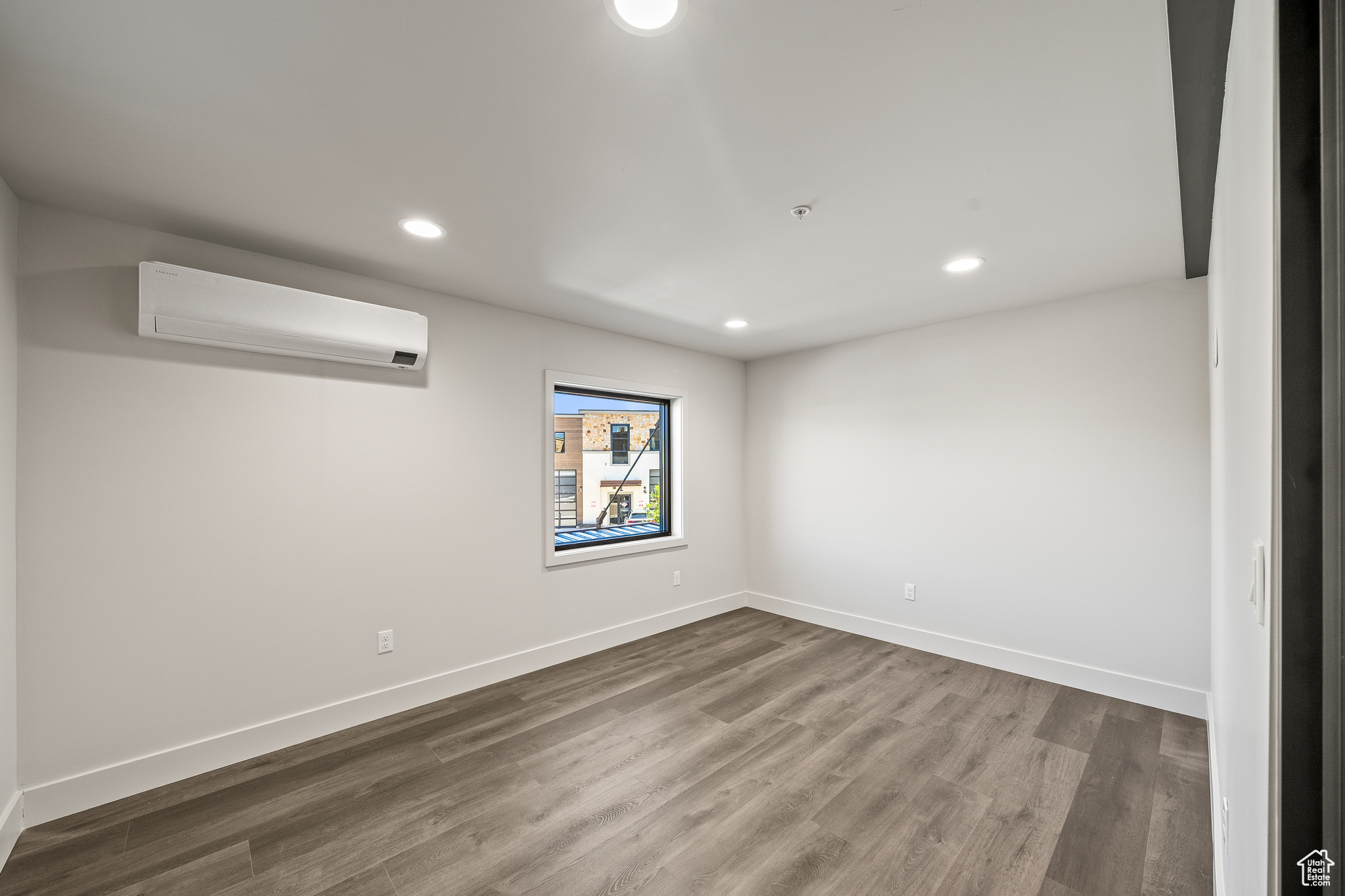 4554 N FORESTDALE DR