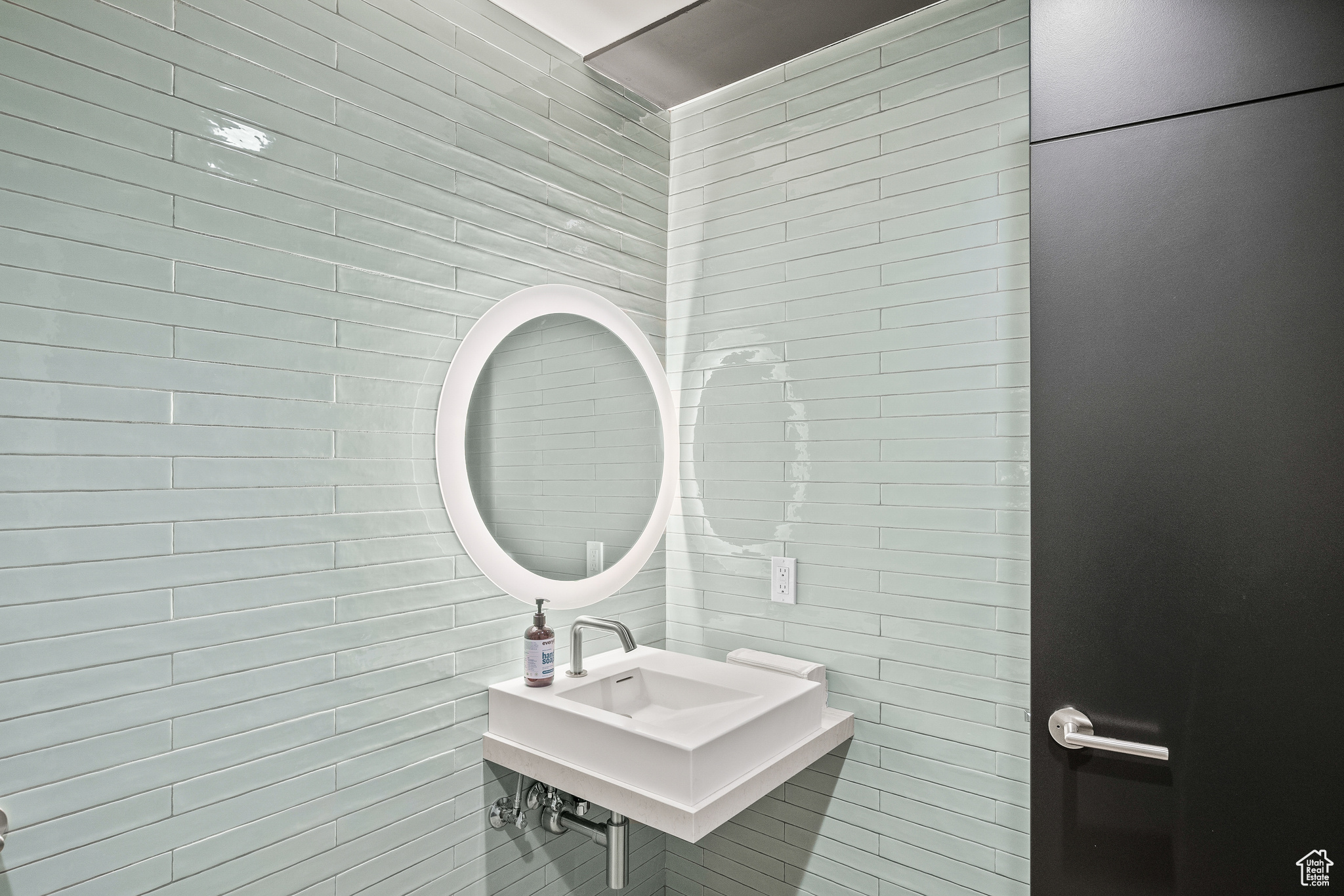 4554 N FORESTDALE DR