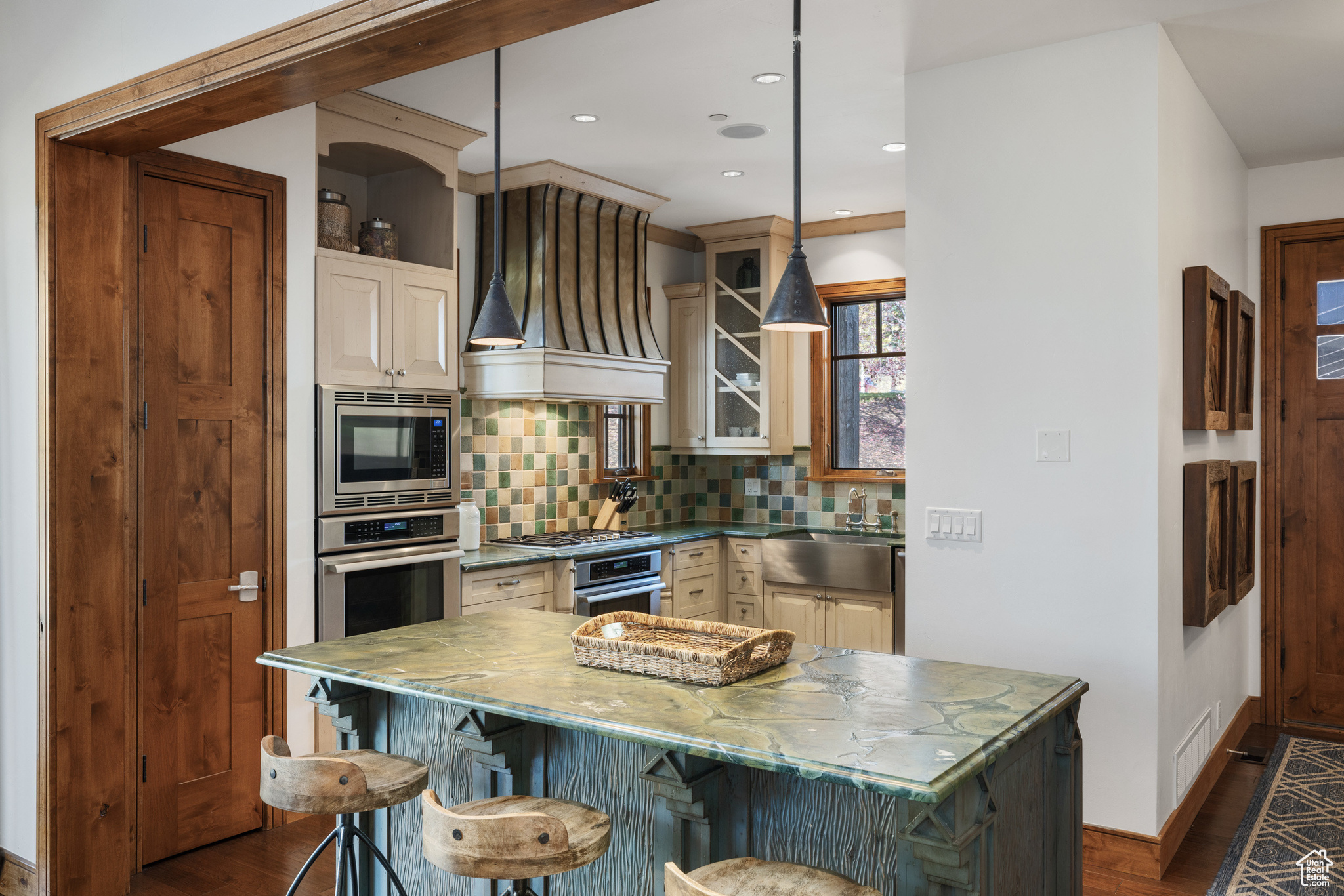 9835 N TUHAYE PARK DR