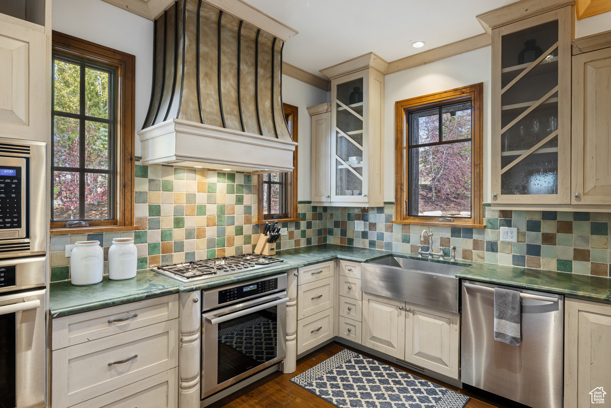 9835 N TUHAYE PARK DR