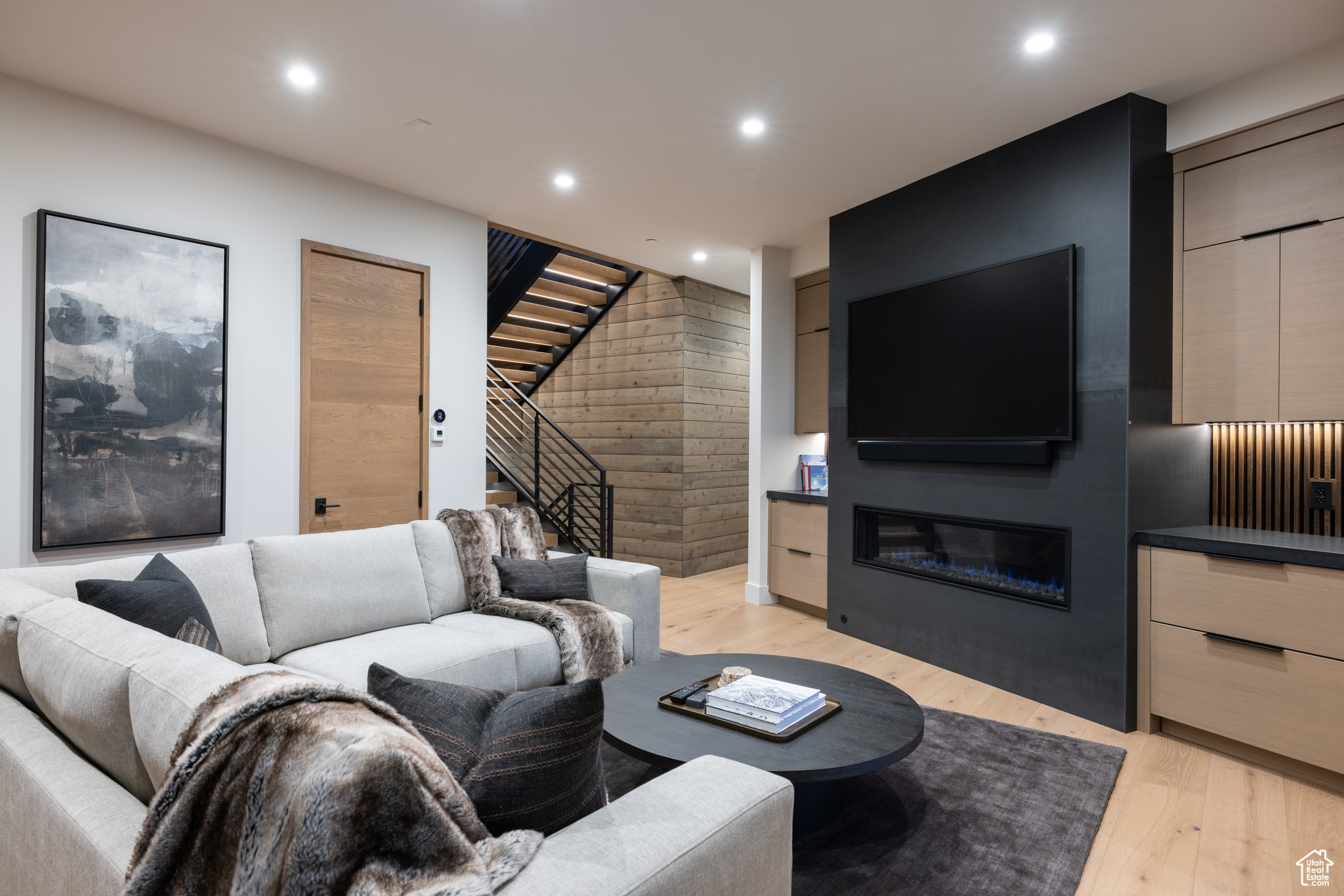 8945 MOONSHADOW CT
