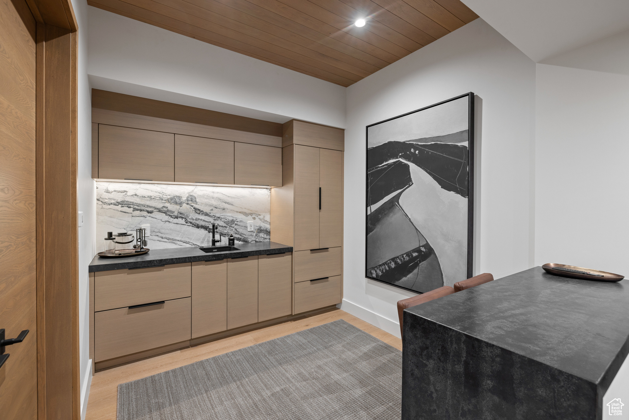 8945 MOONSHADOW CT