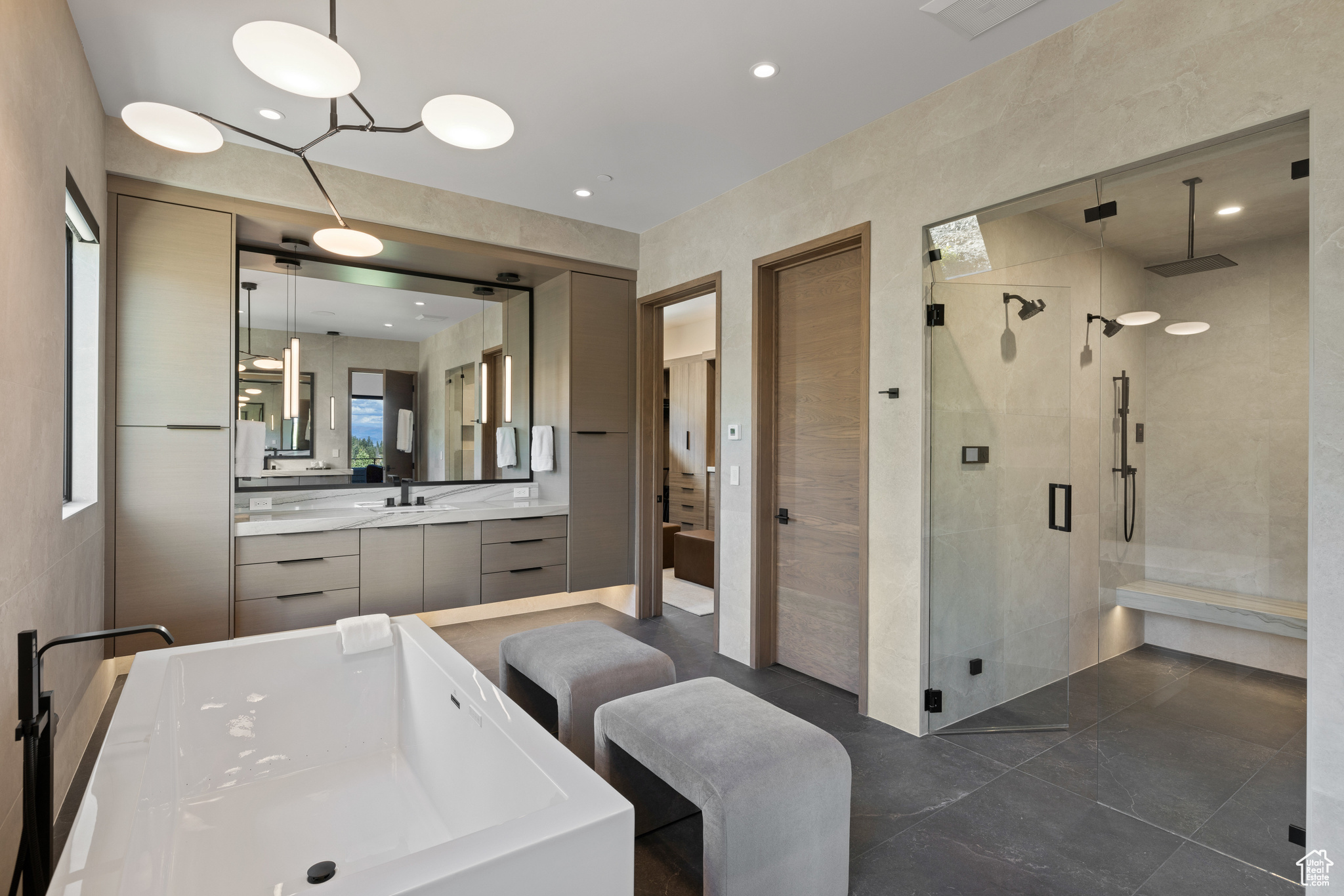 8945 MOONSHADOW CT
