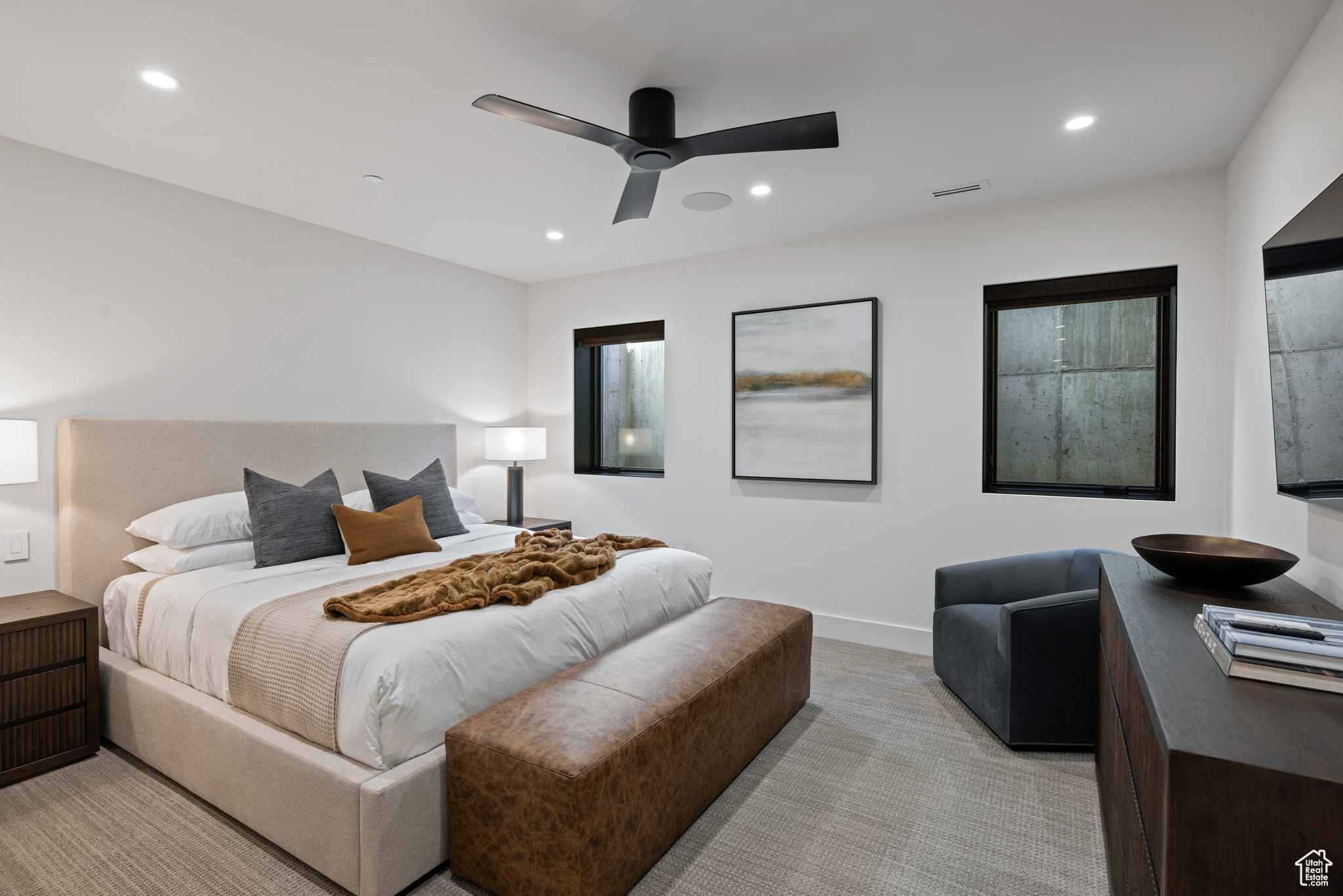 8945 MOONSHADOW CT