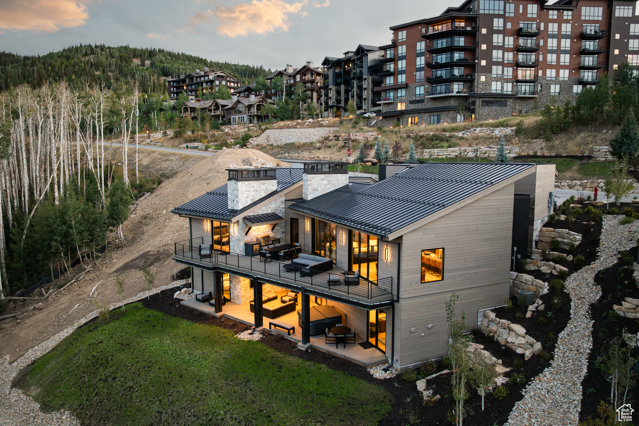 8945 MOONSHADOW CT