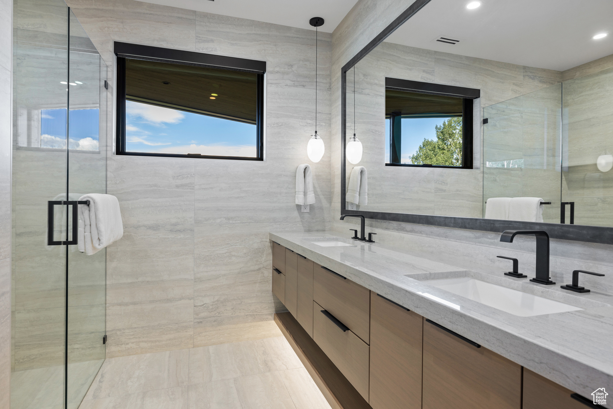 8945 MOONSHADOW CT