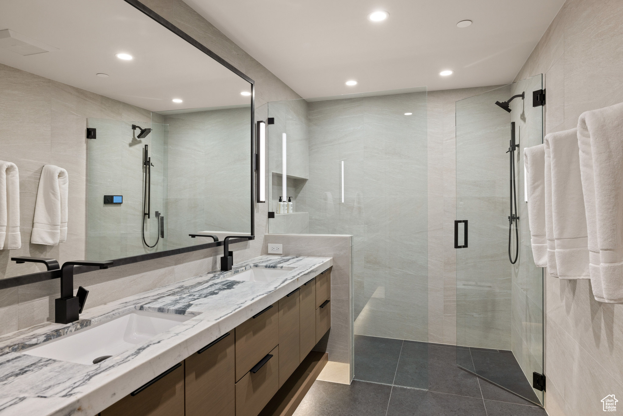 8945 MOONSHADOW CT