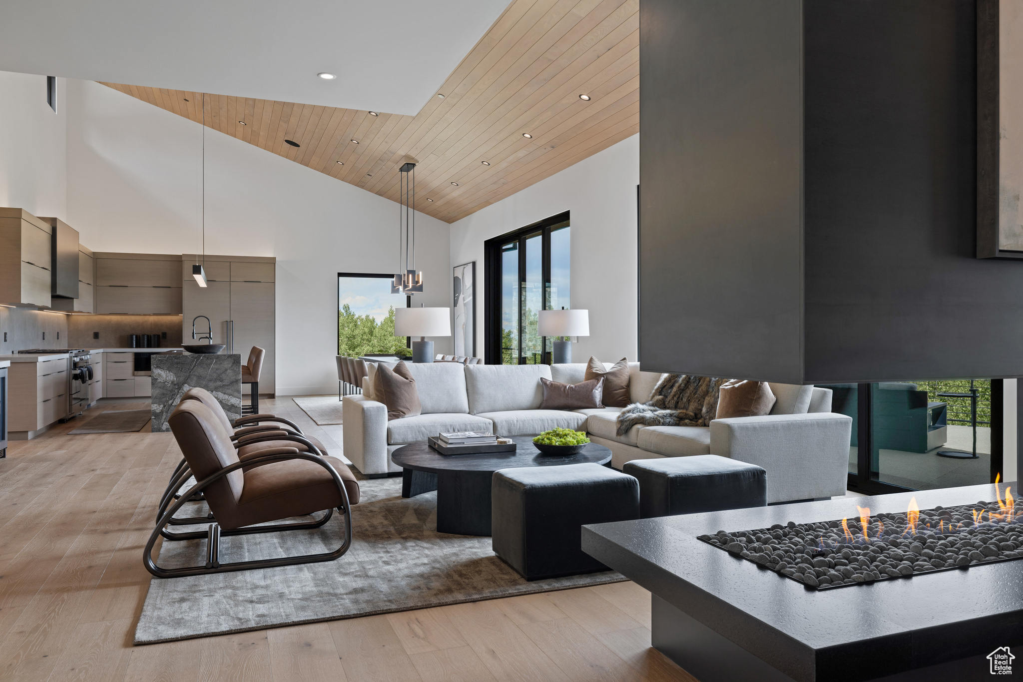 8945 MOONSHADOW CT