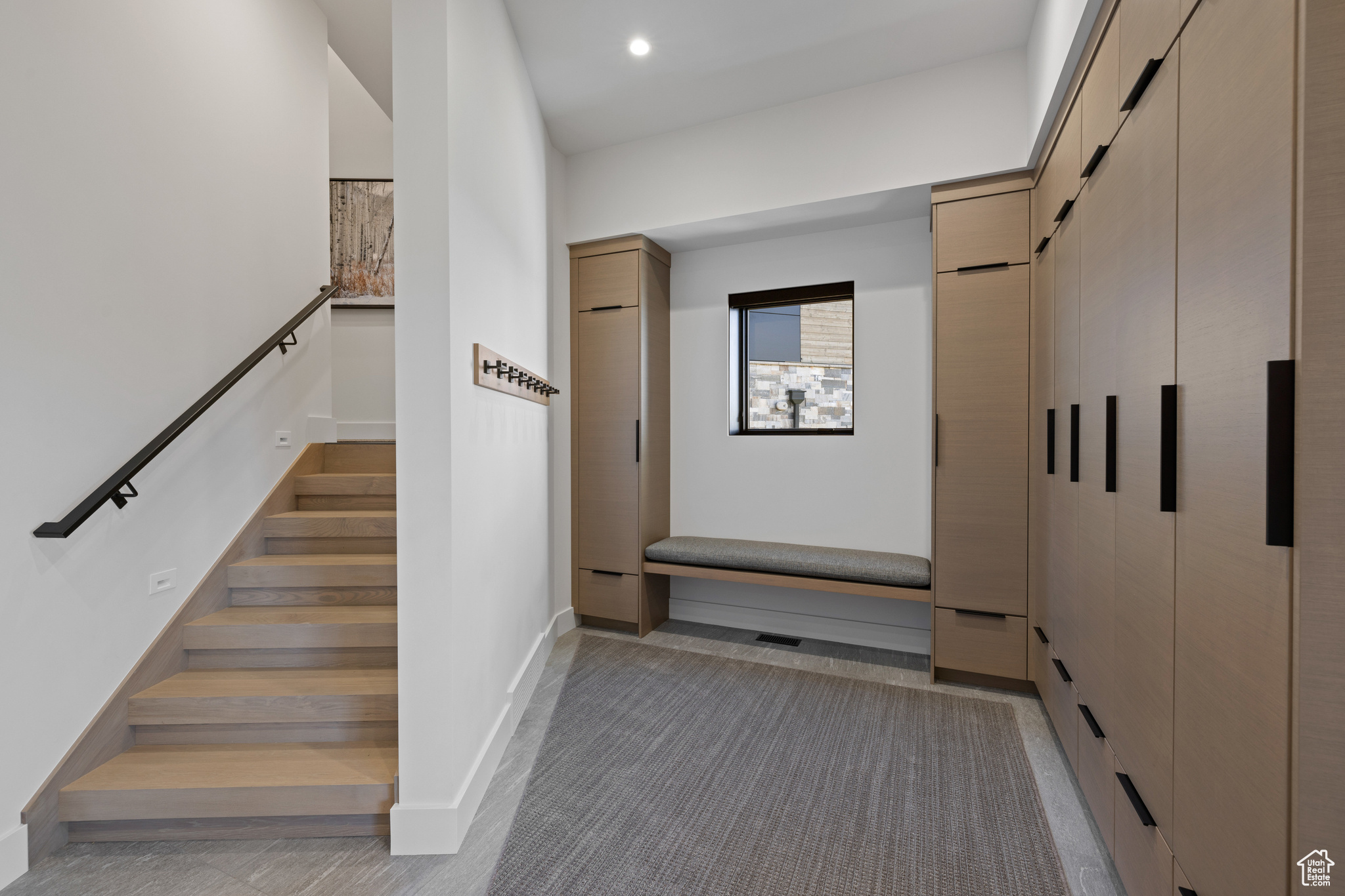 8945 MOONSHADOW CT