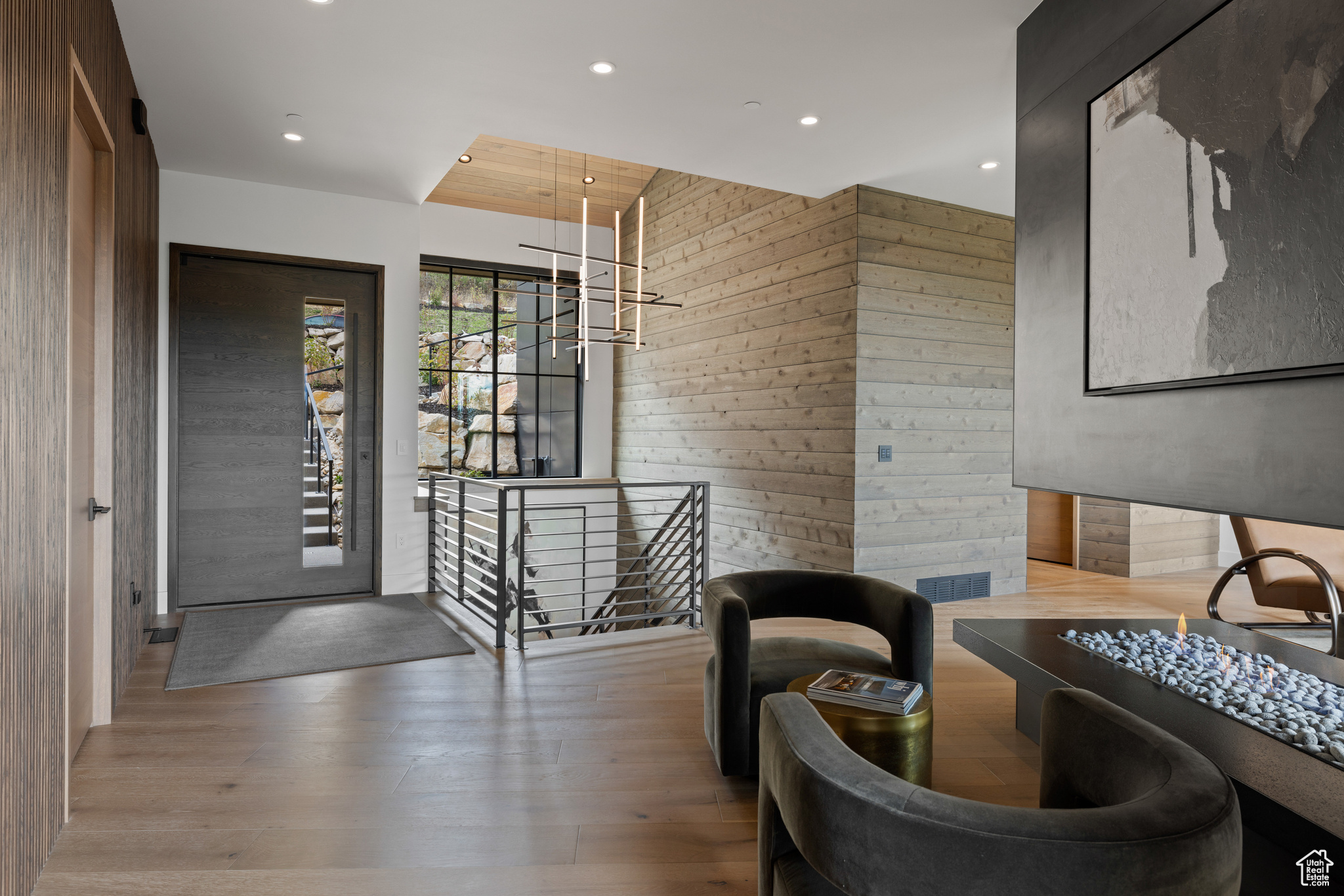 8945 MOONSHADOW CT