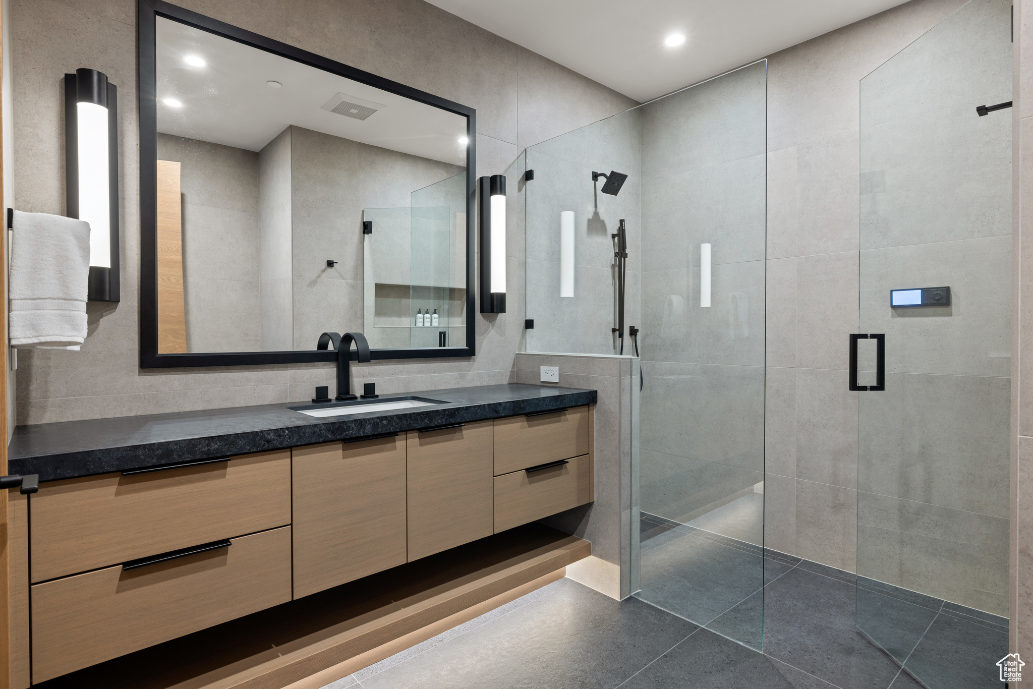 8945 MOONSHADOW CT