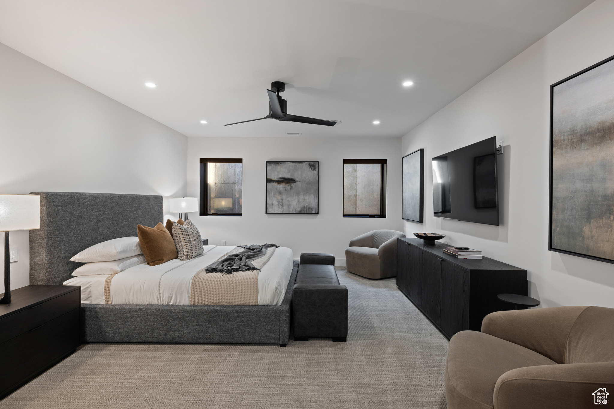 8945 MOONSHADOW CT