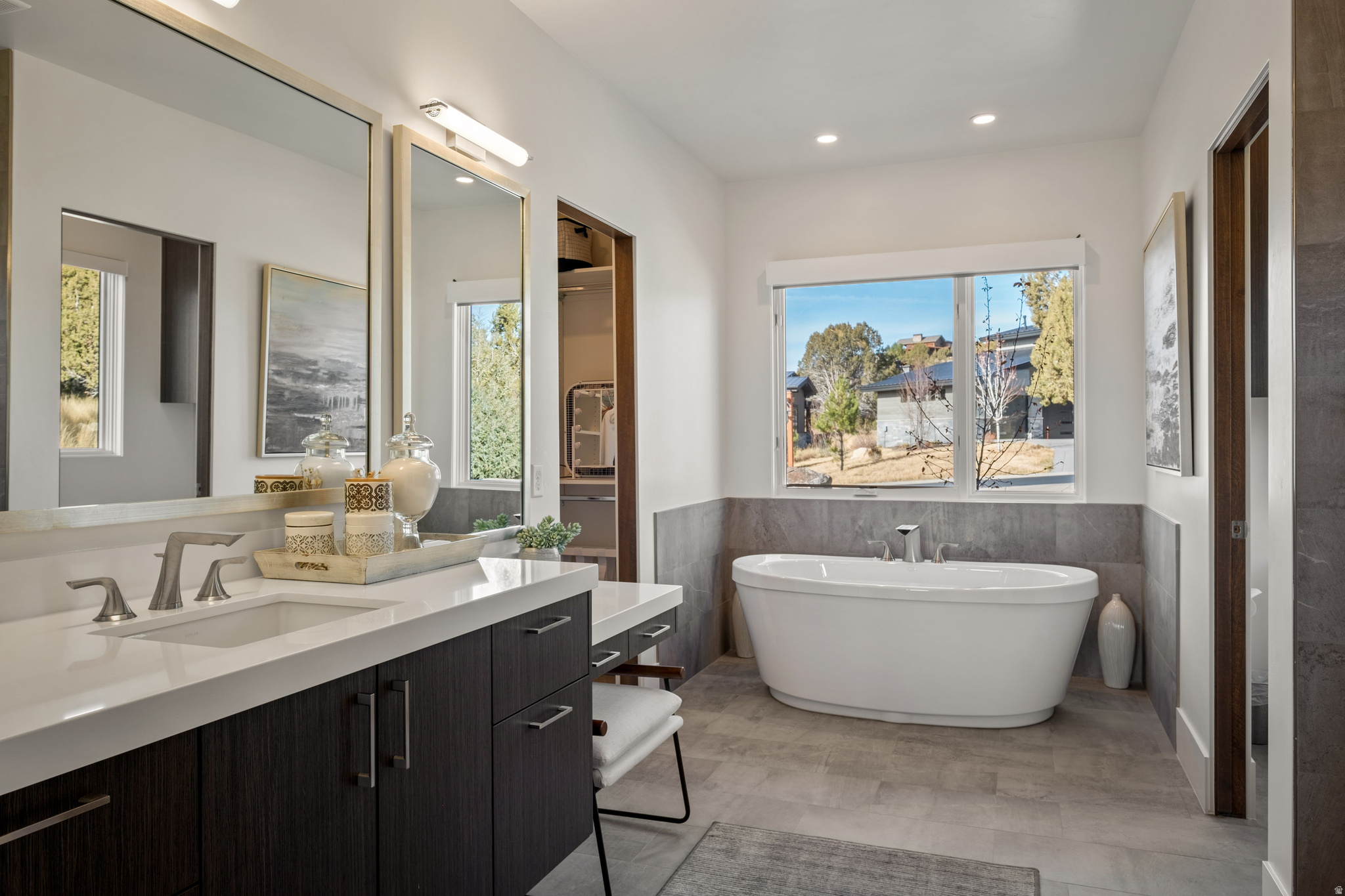 686 N RED MOUNTAIN CT #226