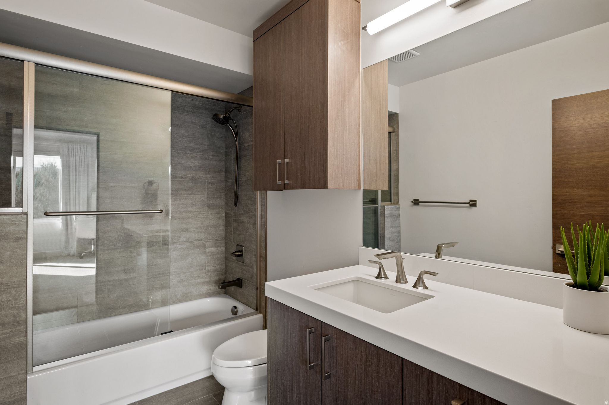 686 N RED MOUNTAIN CT #226