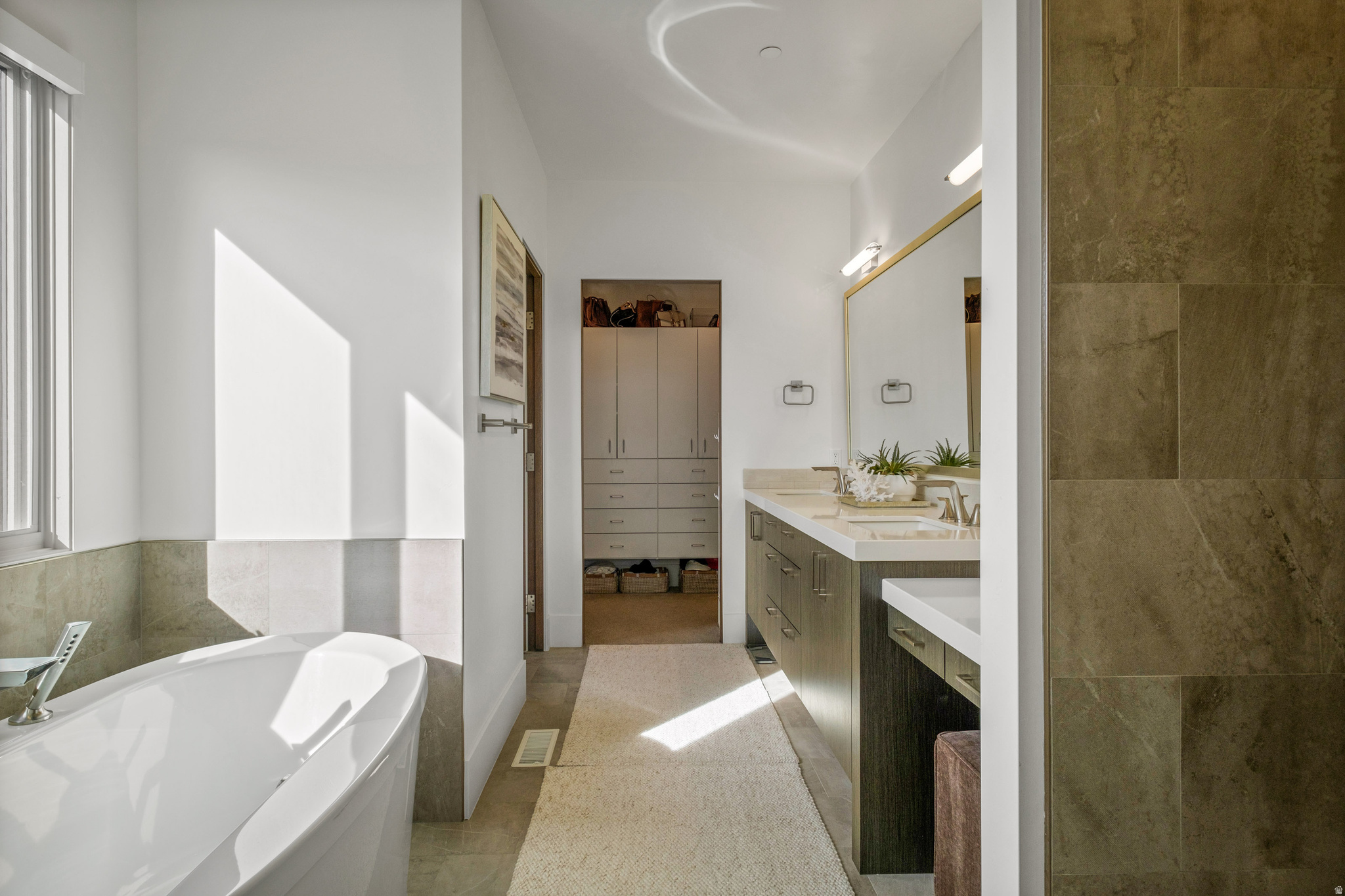 686 N RED MOUNTAIN CT #226