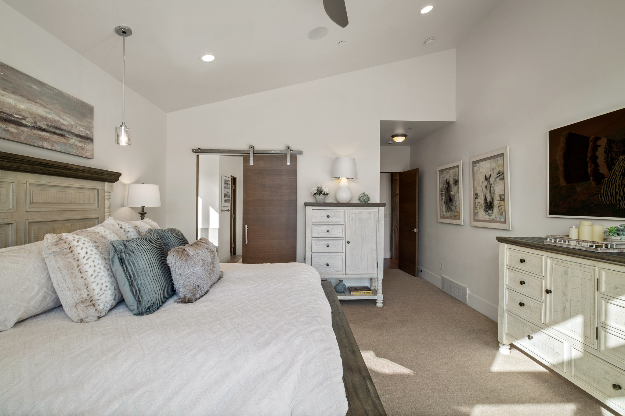 686 N RED MOUNTAIN CT #226