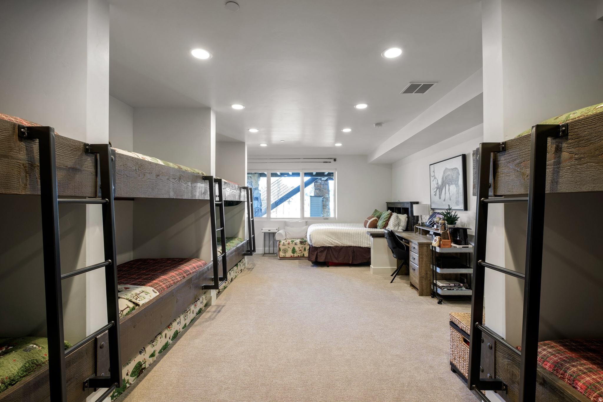 686 N RED MOUNTAIN CT #226