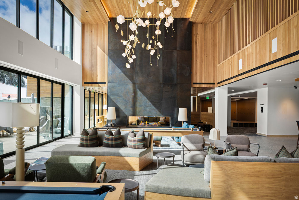 3267 W DEER HOLLOW RD #2402