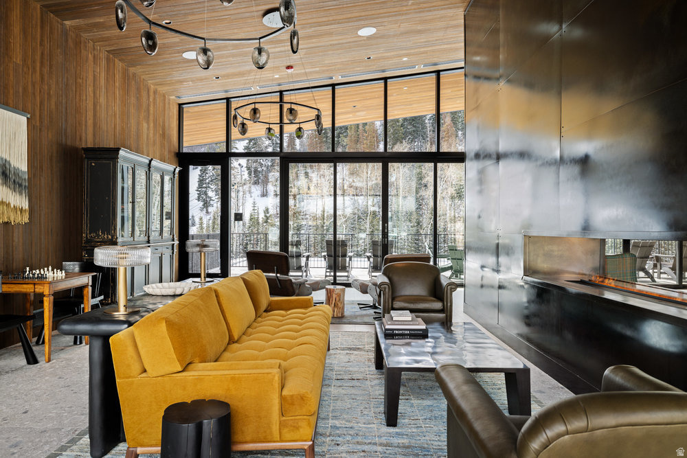 3267 W DEER HOLLOW RD #2402