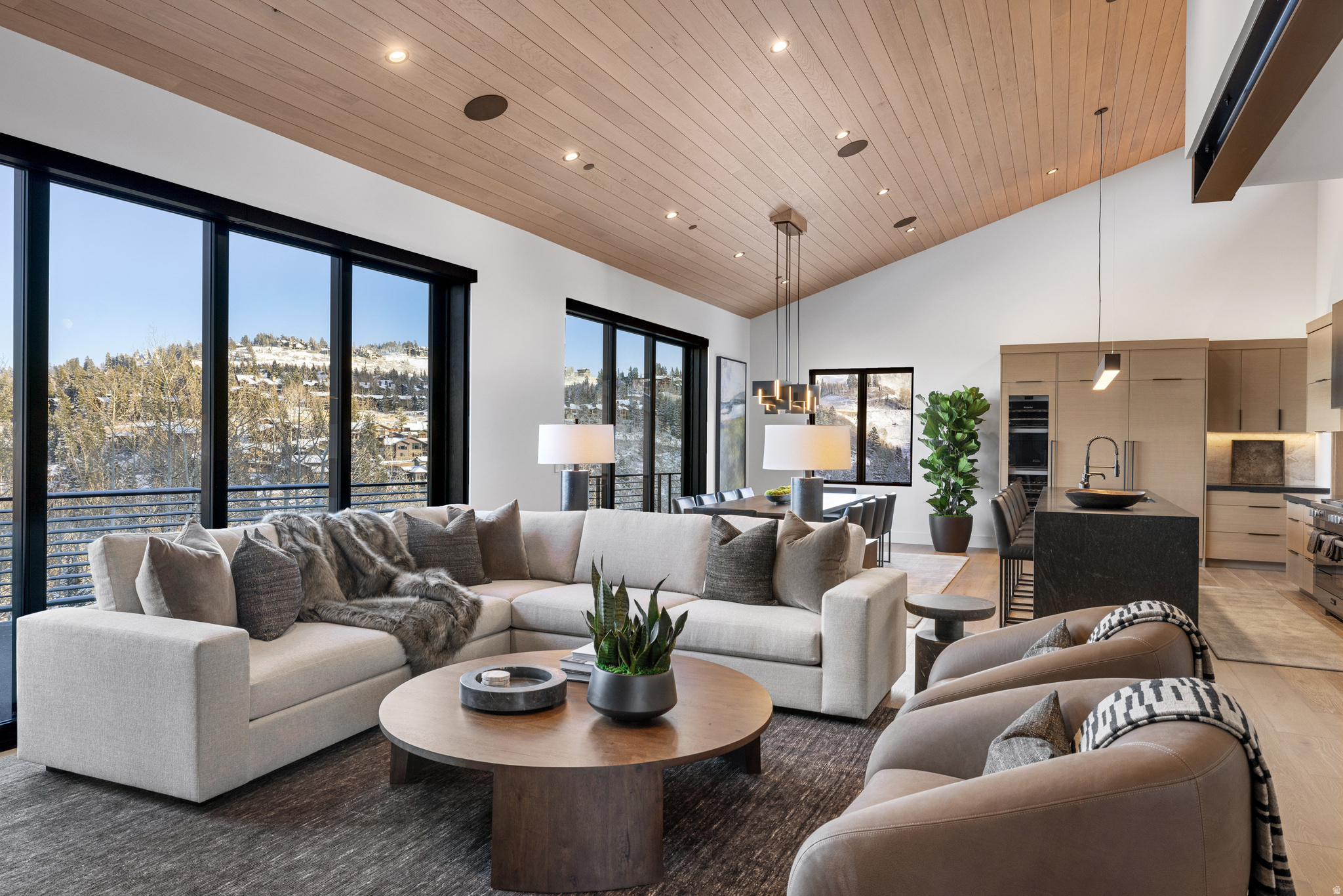8939 MOONSHADOW CT