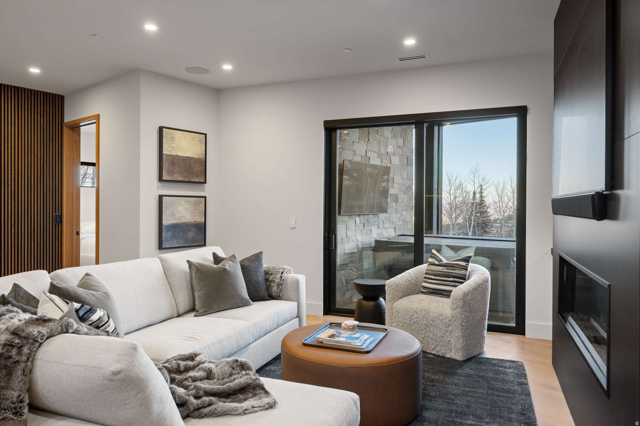 8939 MOONSHADOW CT