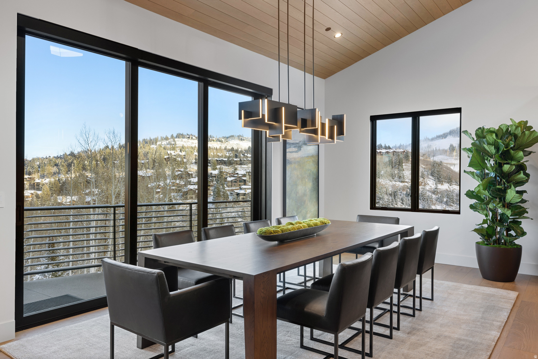 8939 MOONSHADOW CT