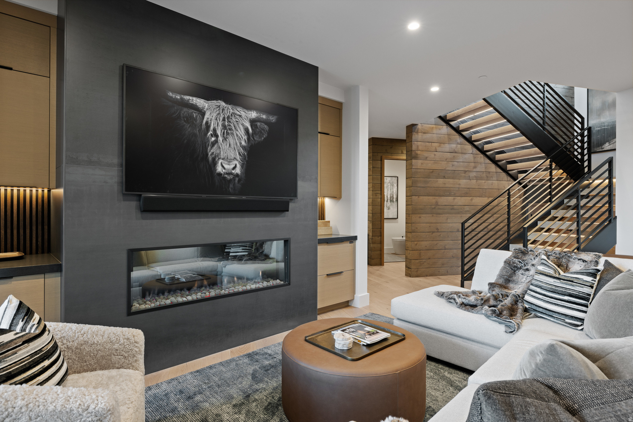 8939 MOONSHADOW CT