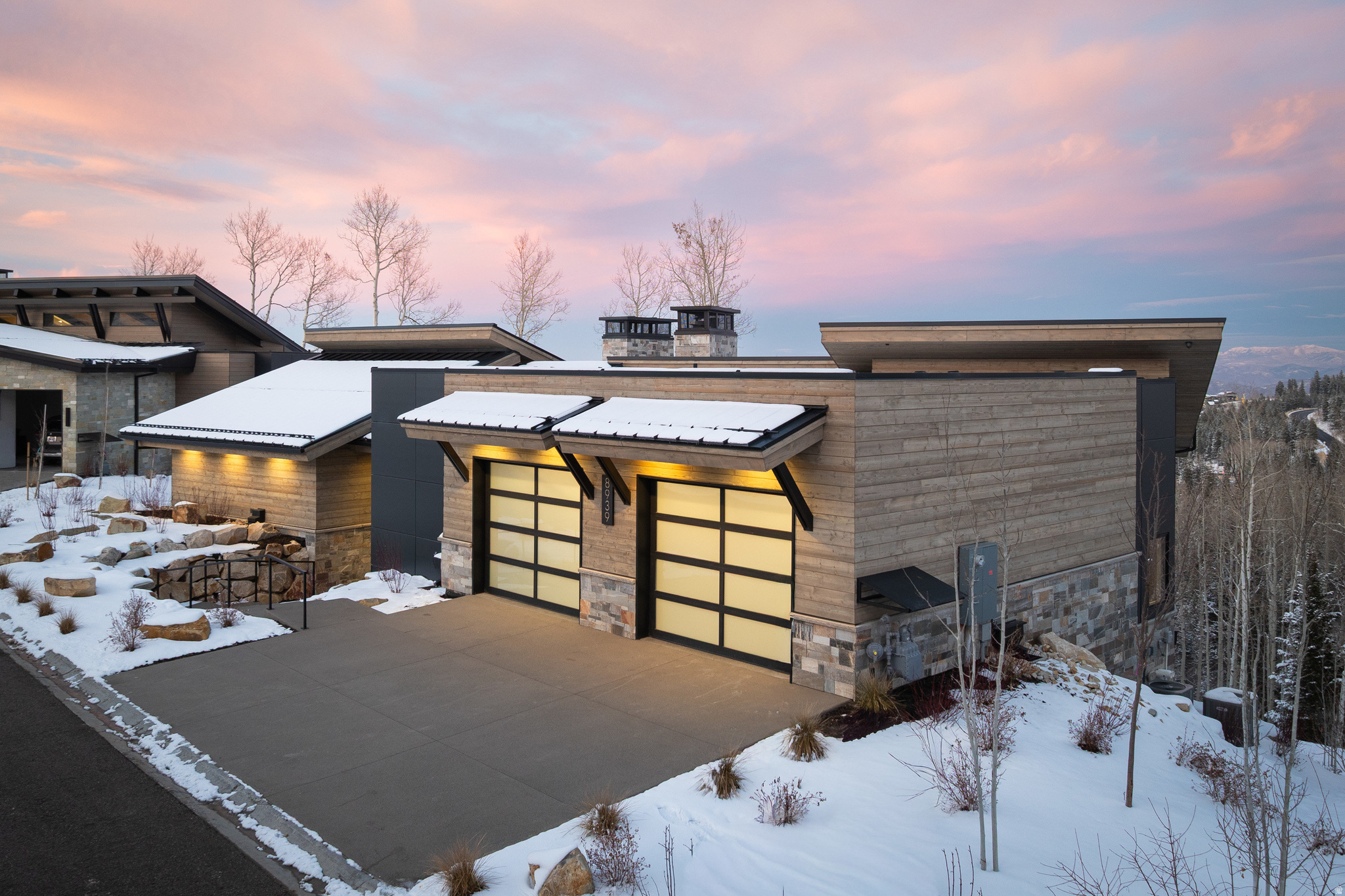 8939 MOONSHADOW CT