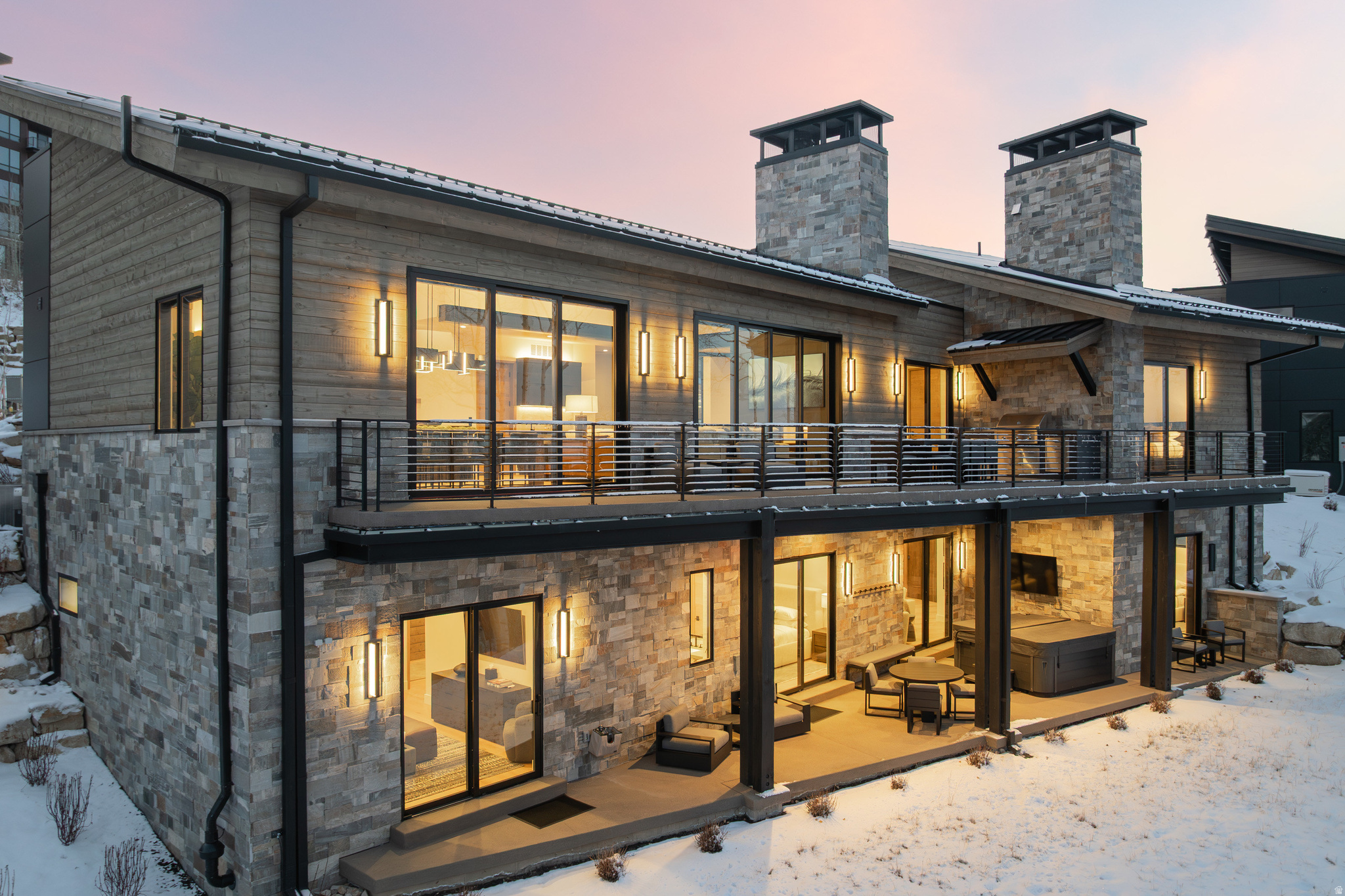 8939 MOONSHADOW CT