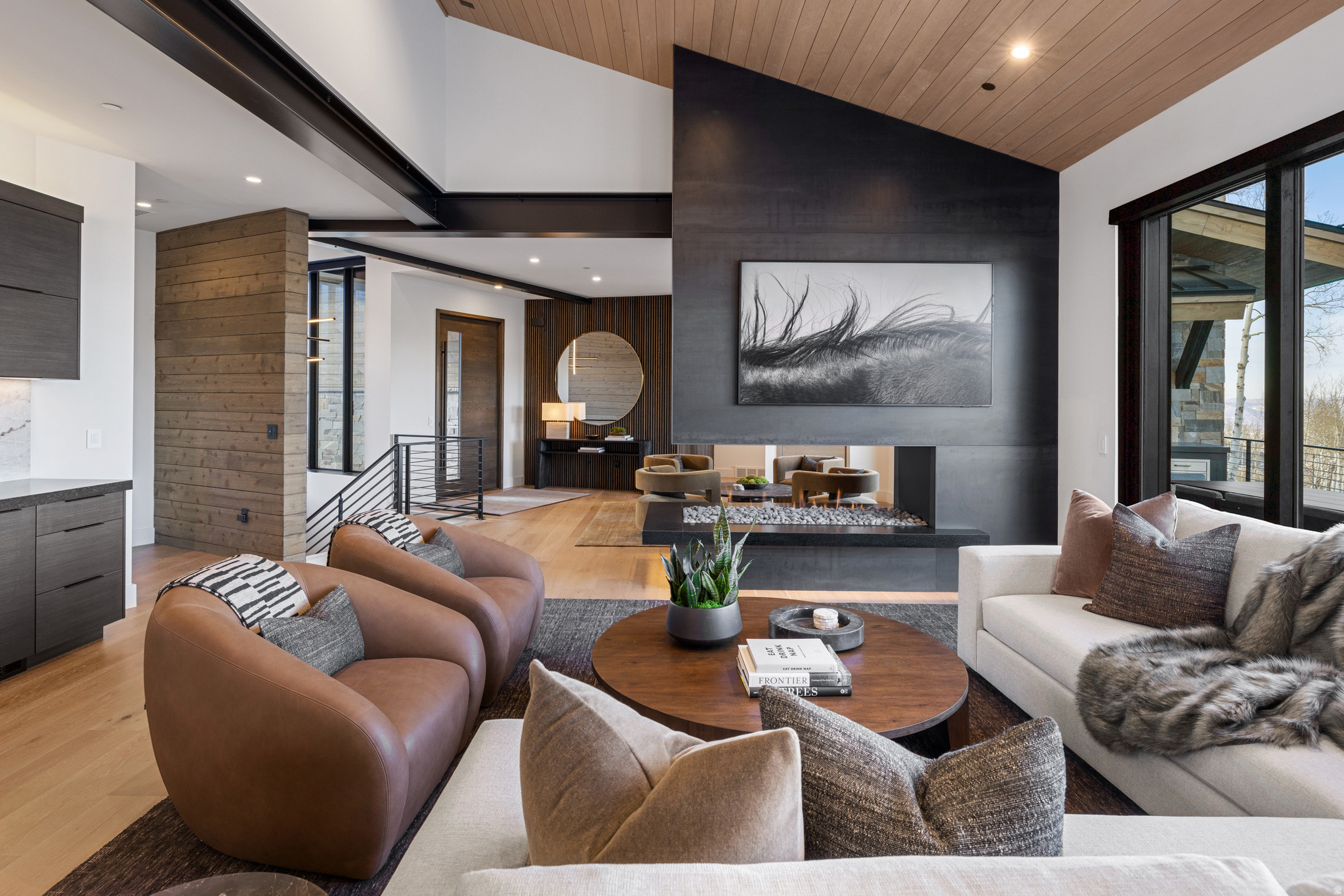 8939 MOONSHADOW CT